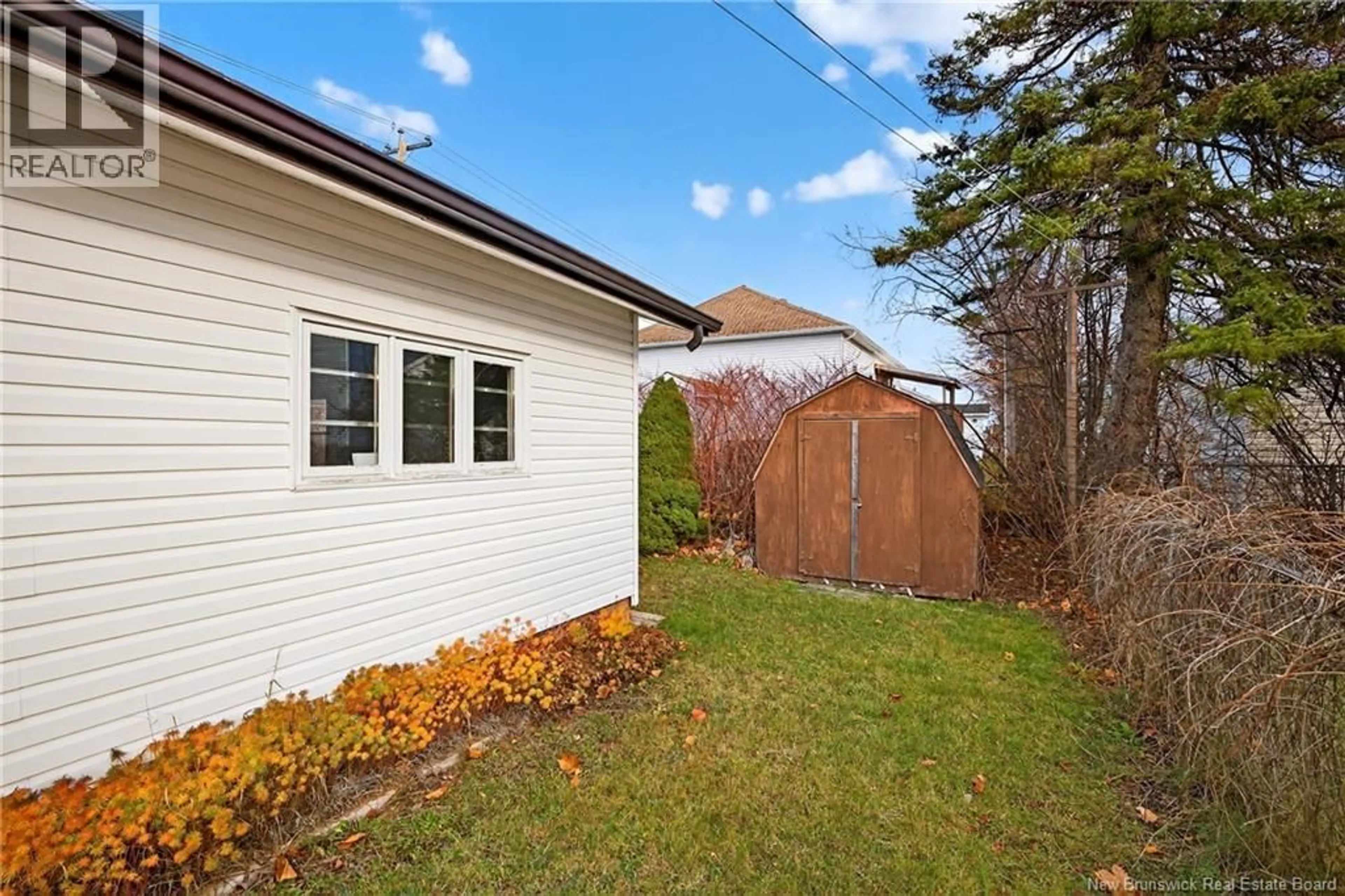 Unknown for 595 ST SIMON, Bathurst New Brunswick E2A3L7