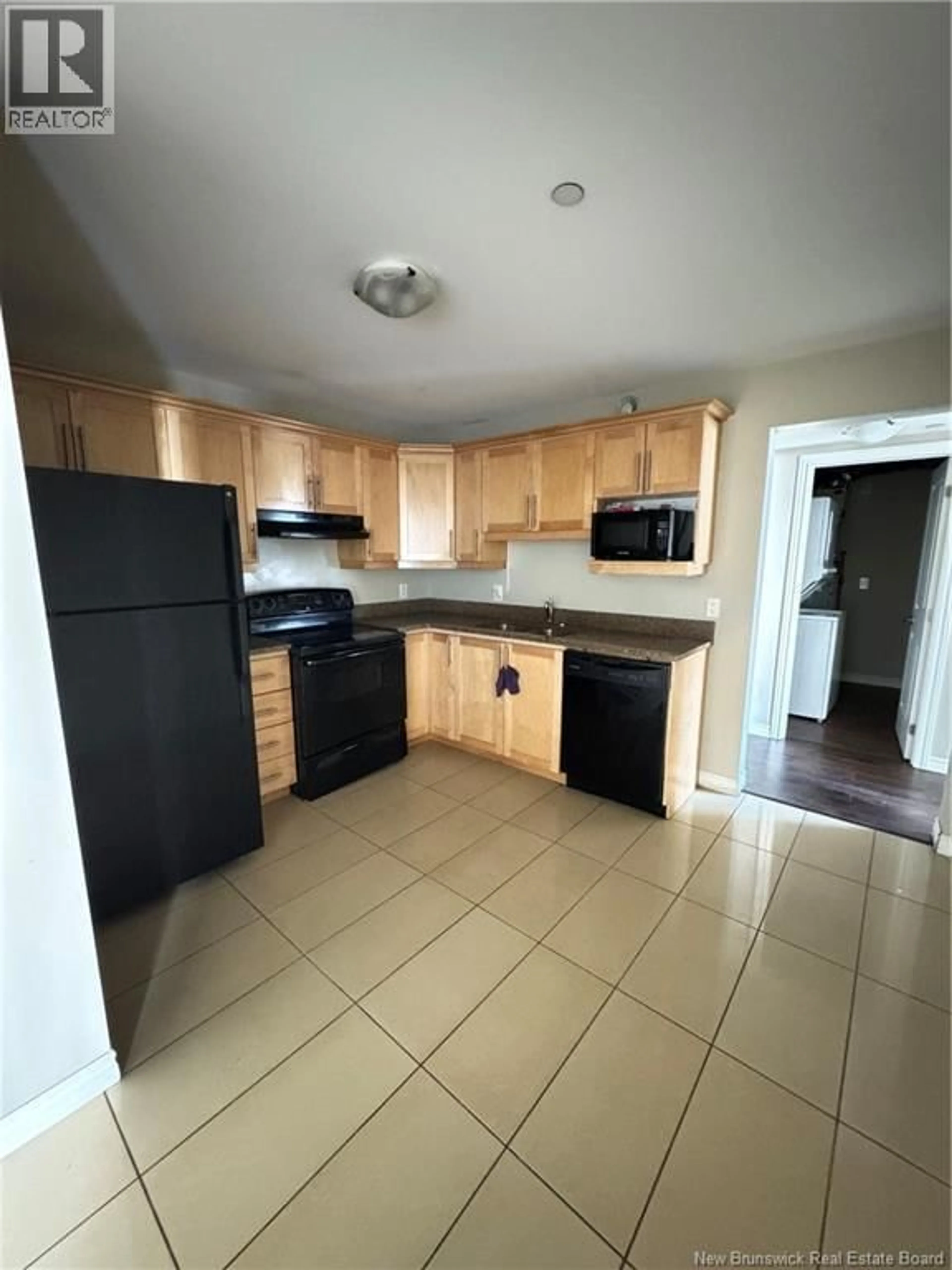 Standard kitchen, ceramic/tile floor for 203 - 33 SIFROI STREET, Dieppe New Brunswick E1A1L6
