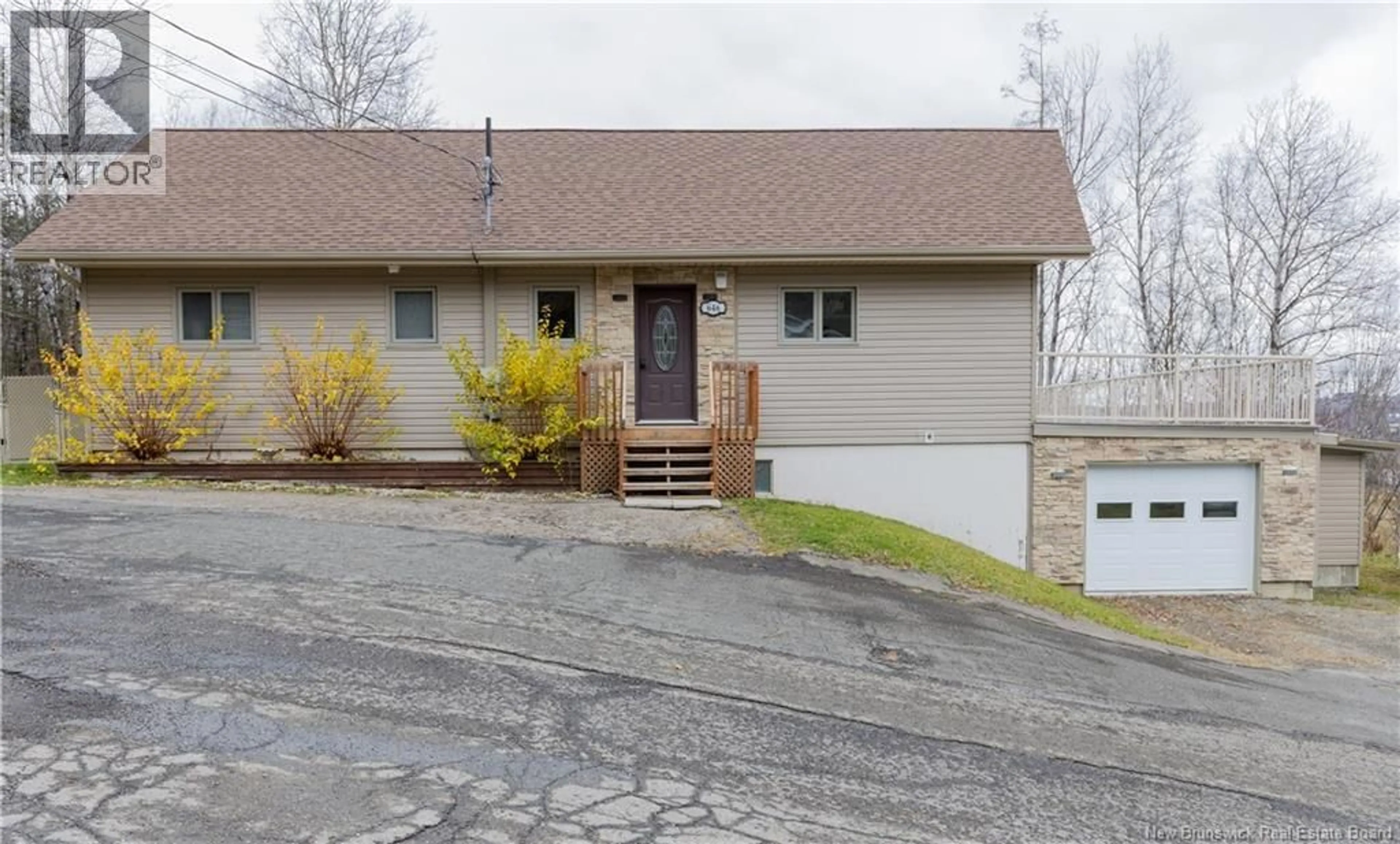 Unknown for 646 DAVIS STREET, Grand-Sault/Grand Falls New Brunswick E3Z1B8
