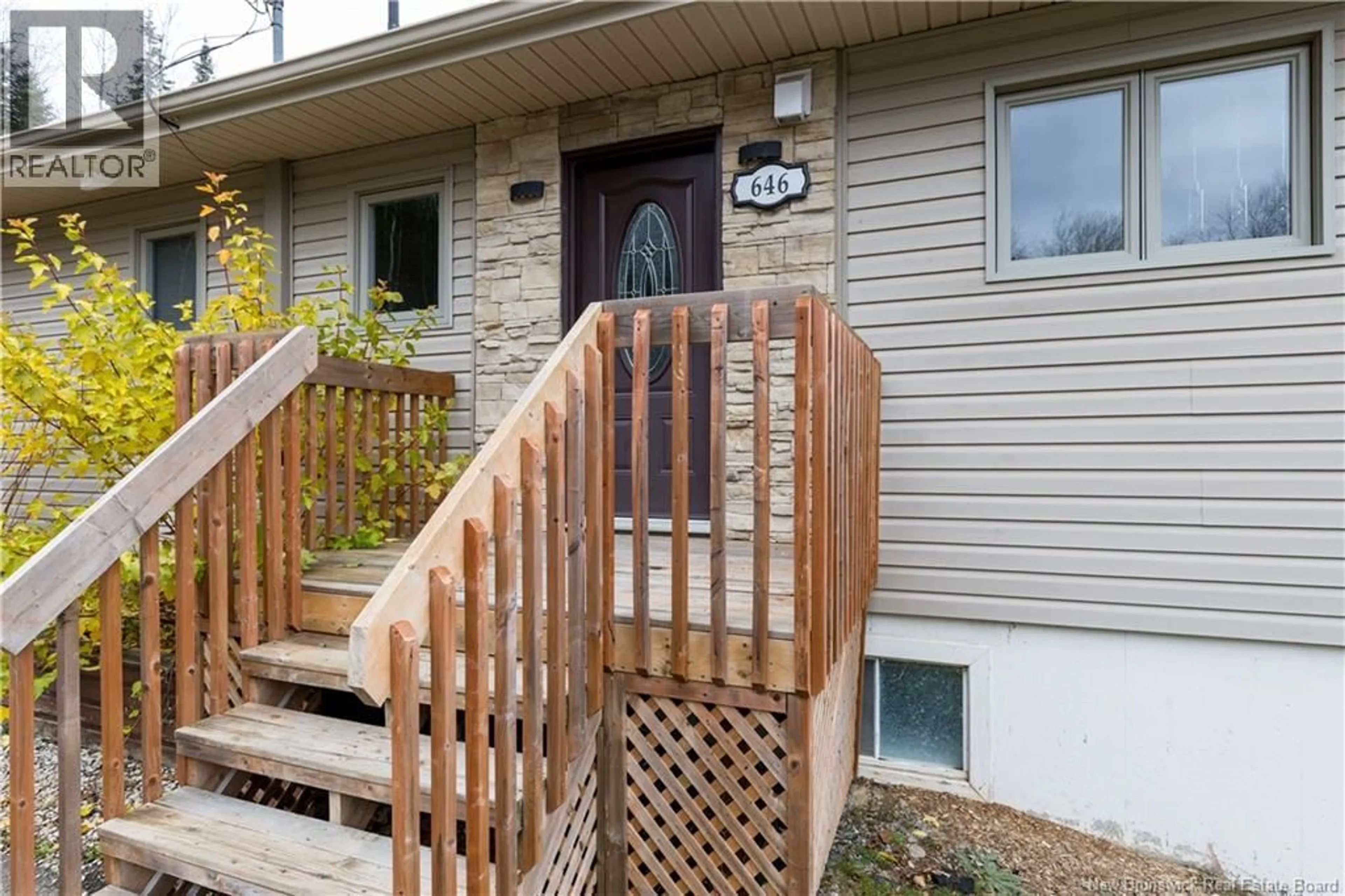 Home with vinyl exterior material, street for 646 DAVIS STREET, Grand-Sault/Grand Falls New Brunswick E3Z1B8