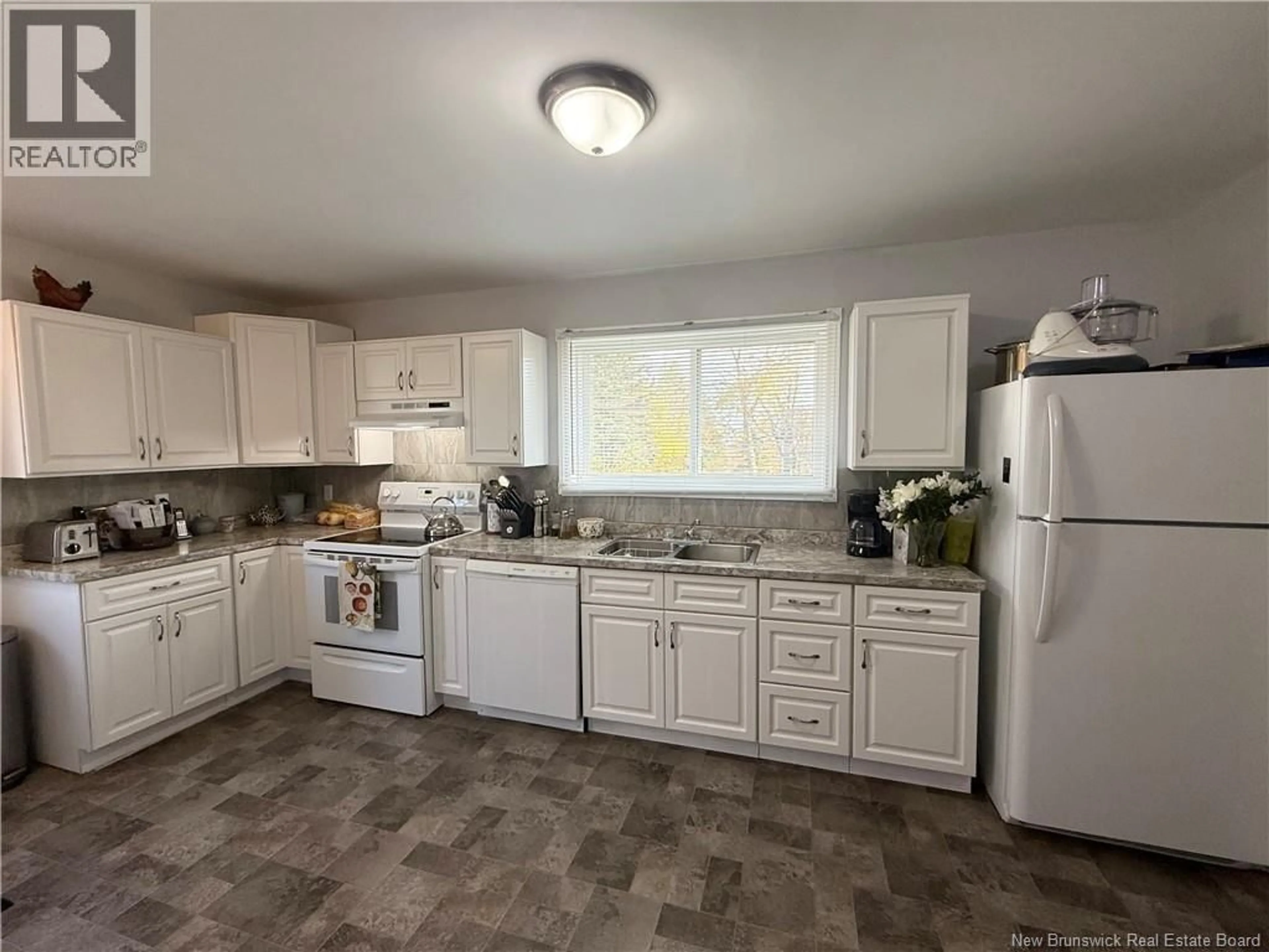 Standard kitchen, ceramic/tile floor for 335 BEAUMONT AVENUE, Miramichi New Brunswick E1V1E5