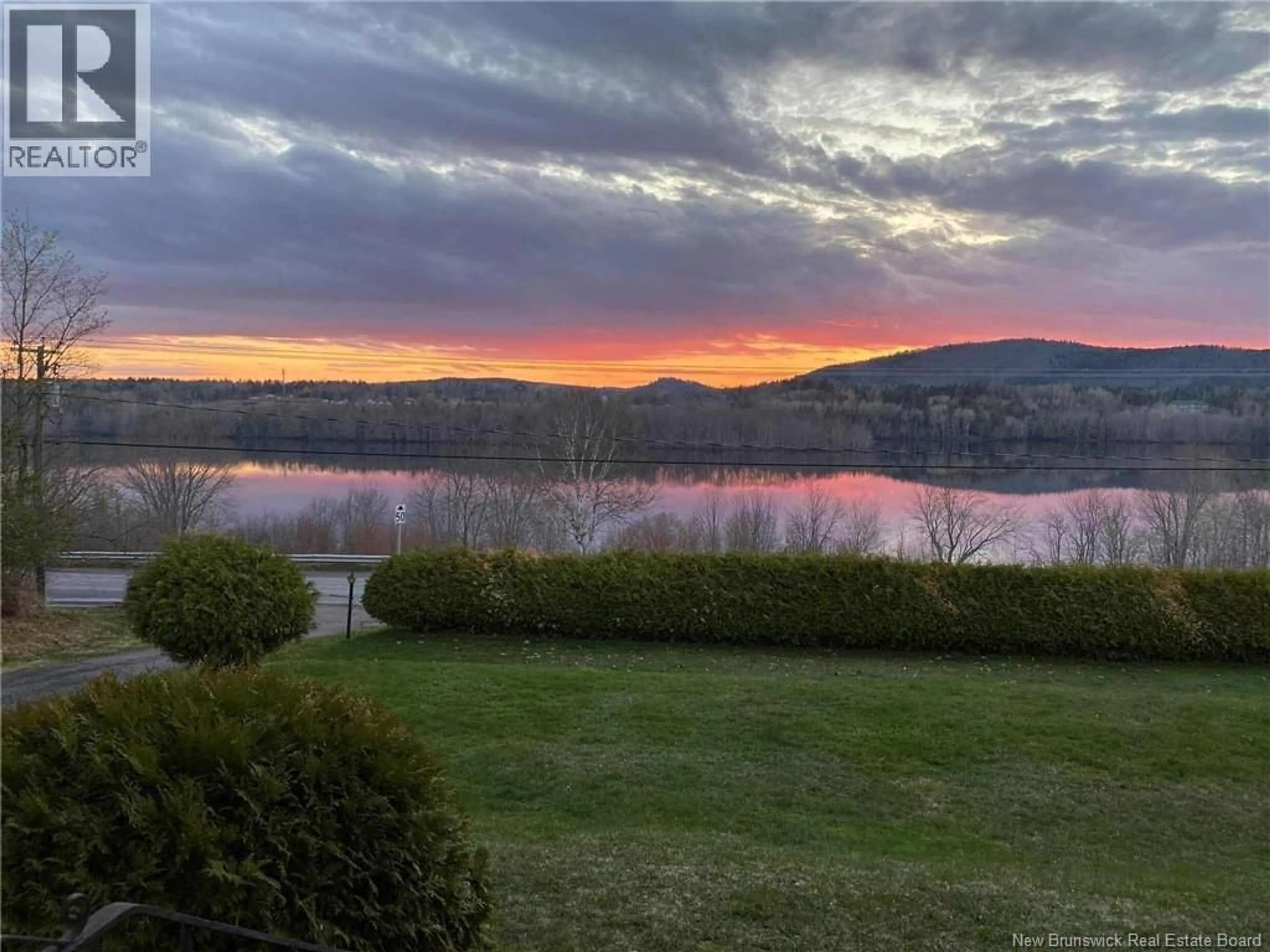 A pic from outside/outdoor area/front of a property/back of a property/a pic from drone, water/lake/river/ocean view for 312 CENTENNIAL DRIVE, Hampton New Brunswick E5N7L9