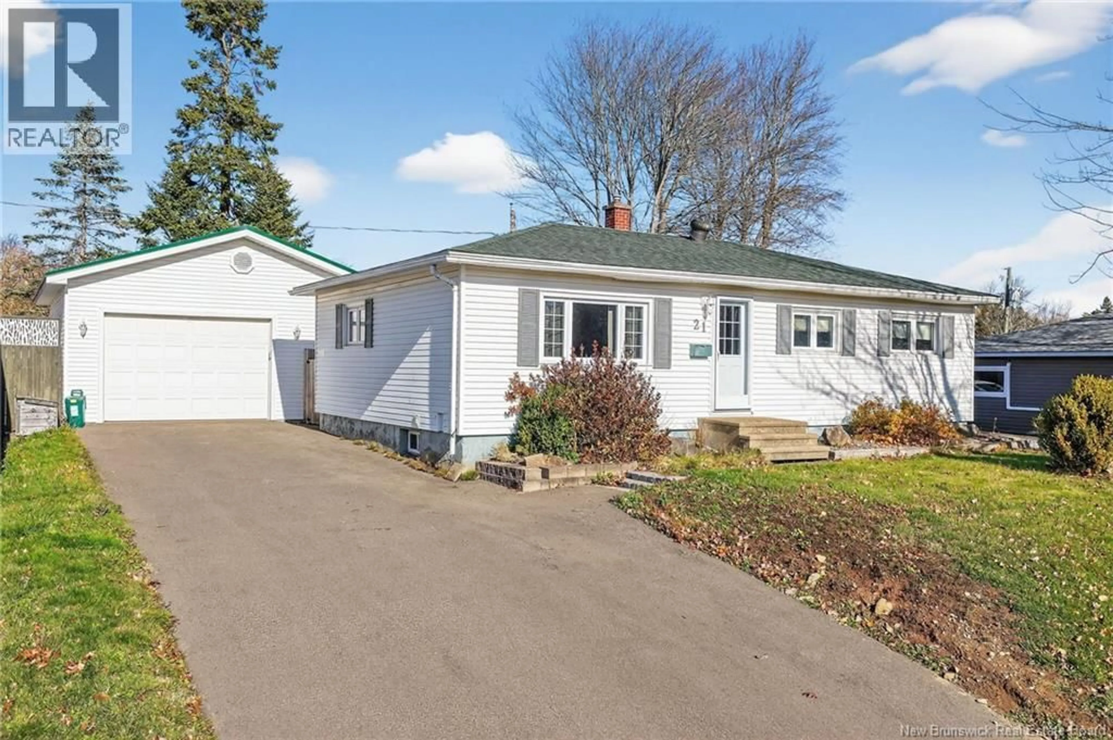 Home with vinyl exterior material, street for 21 ABERDEEN DRIVE, Riverview New Brunswick E1B3G2