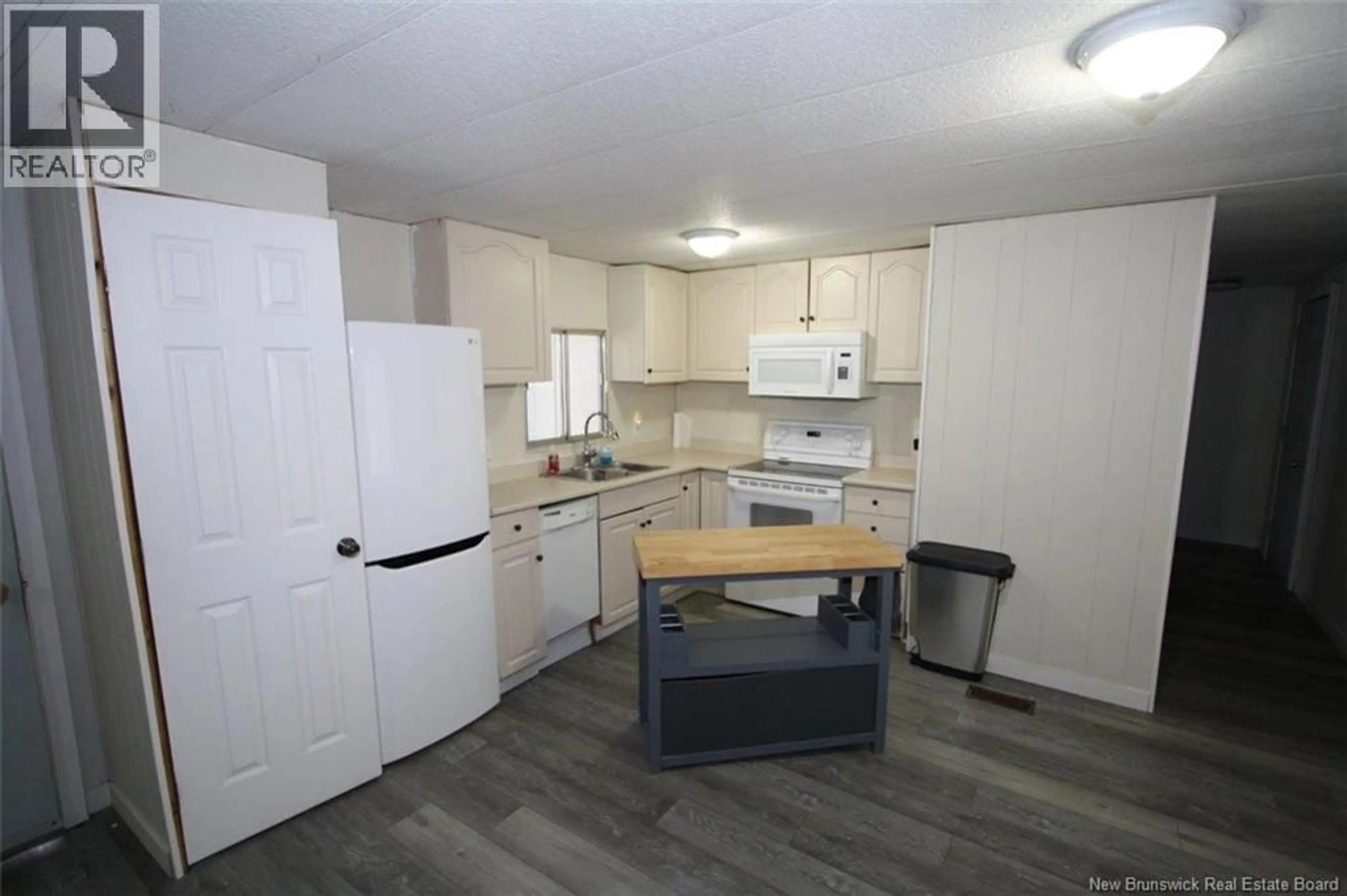 Standard kitchen, unknown for 22 GREYSTONE COURT, Fredericton New Brunswick E3B6R5