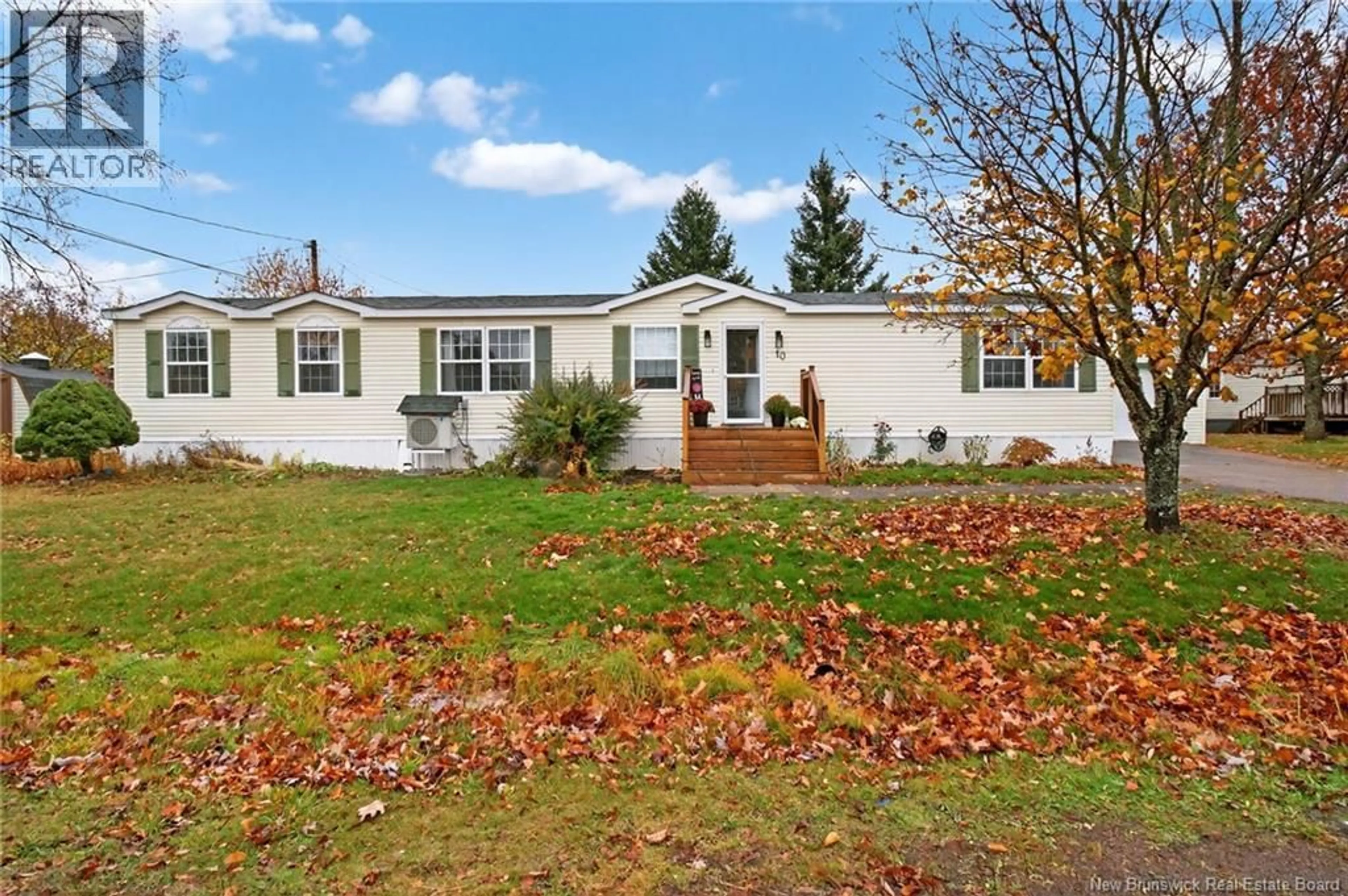 Home with vinyl exterior material, street for 10 PHEASANT STREET, Moncton New Brunswick E1H2Z4