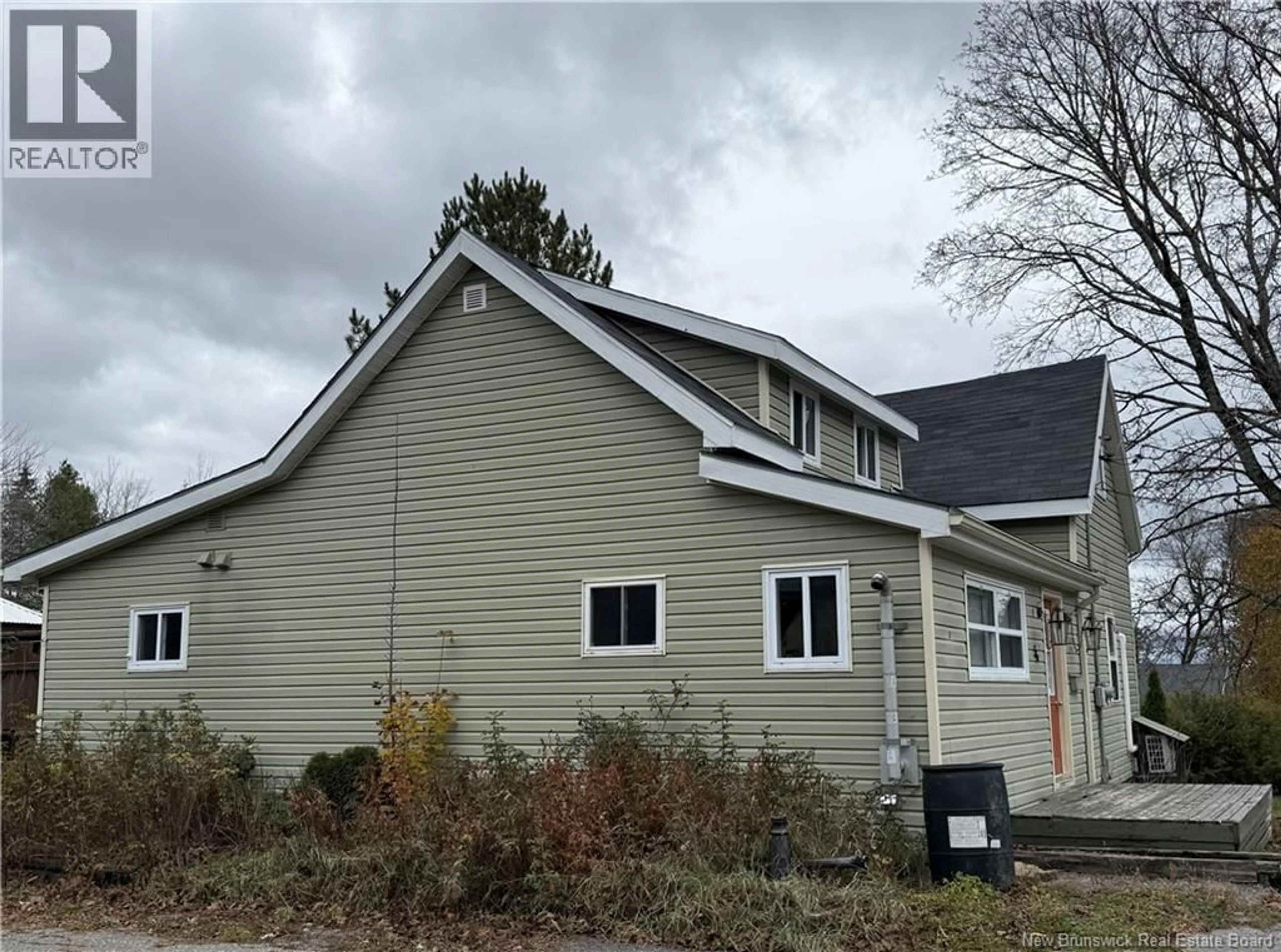 Home with vinyl exterior material, building for 56 ELM STREET, St. Stephen New Brunswick E3L2S8