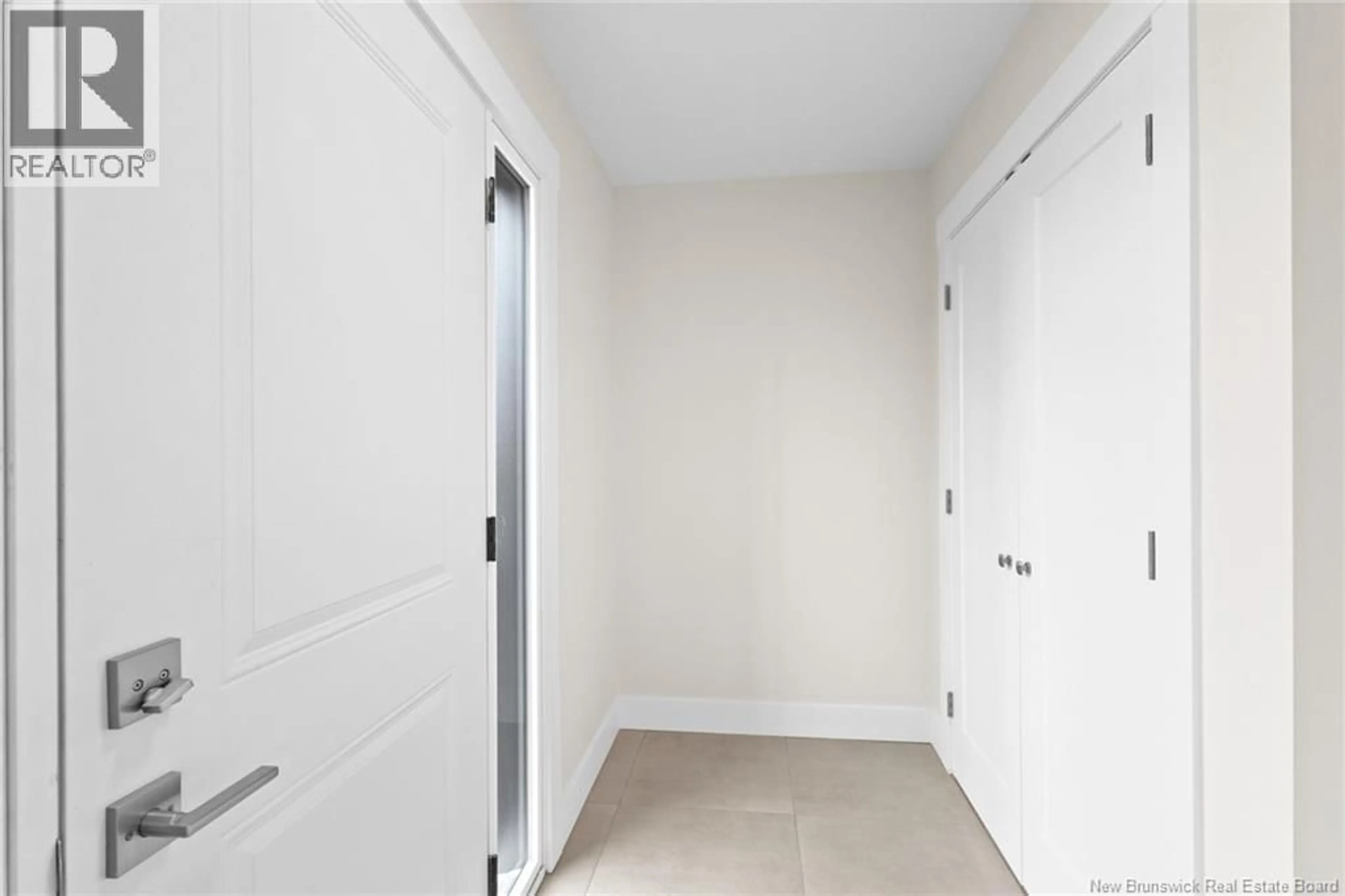 Indoor foyer for 32 ATTENBOROUGH DRIVE, Fredericton New Brunswick E3A9R6