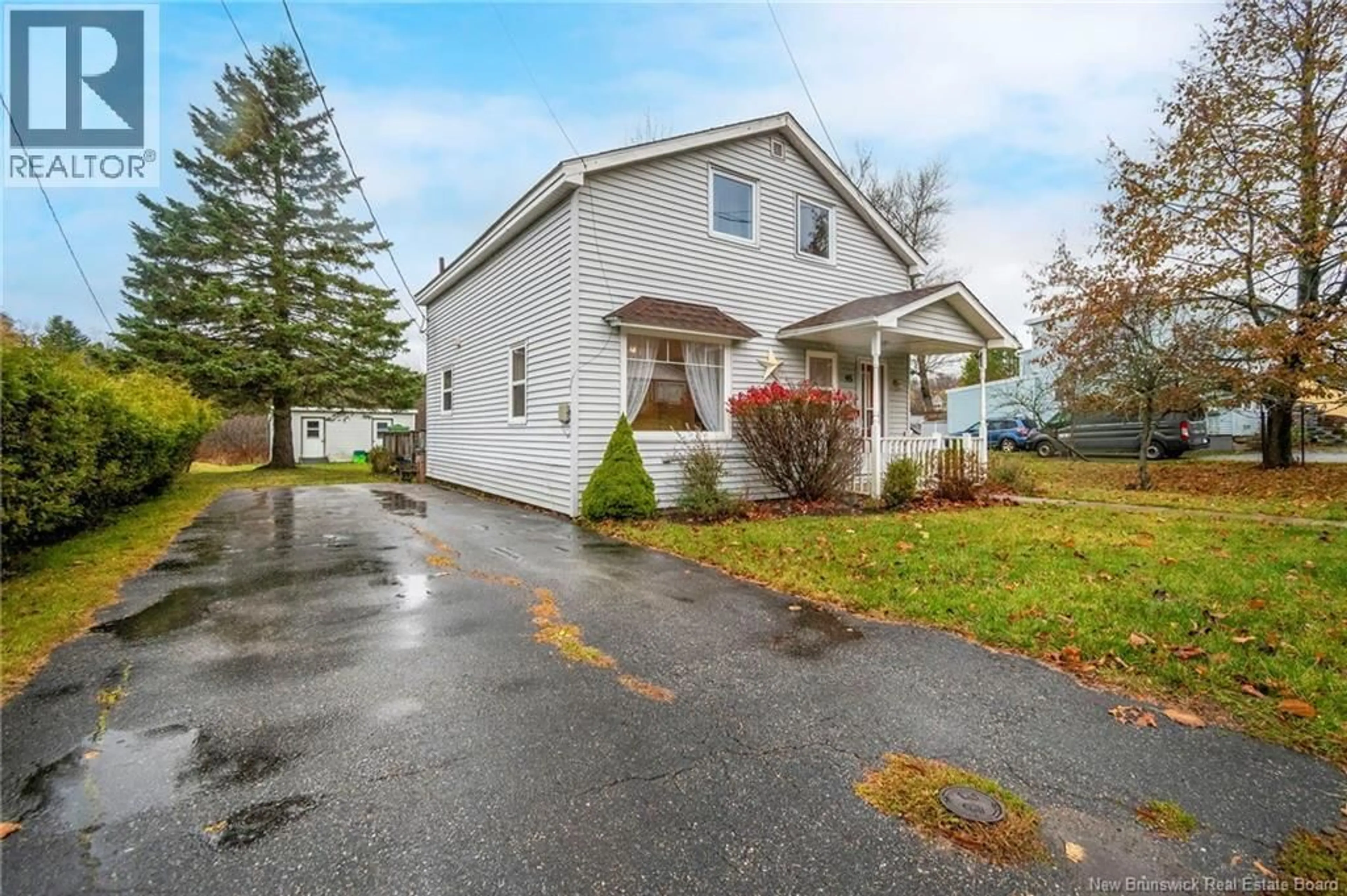 Home with vinyl exterior material, street for 93 PARK ST EXT, Saint John New Brunswick E2K3S5