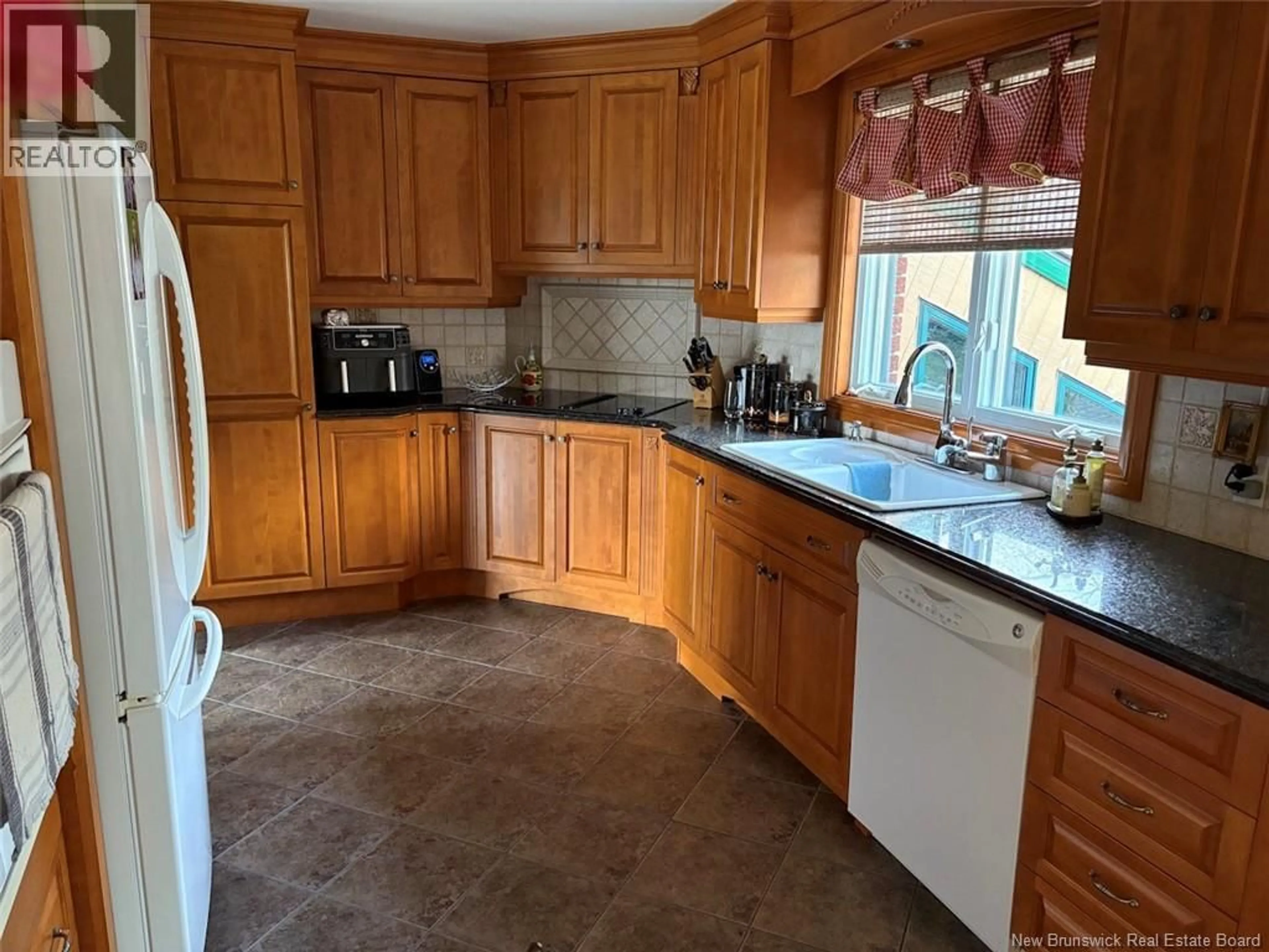 Standard kitchen, ceramic/tile floor for 75 LEBLOND STREET, Edmundston New Brunswick E3V4K9