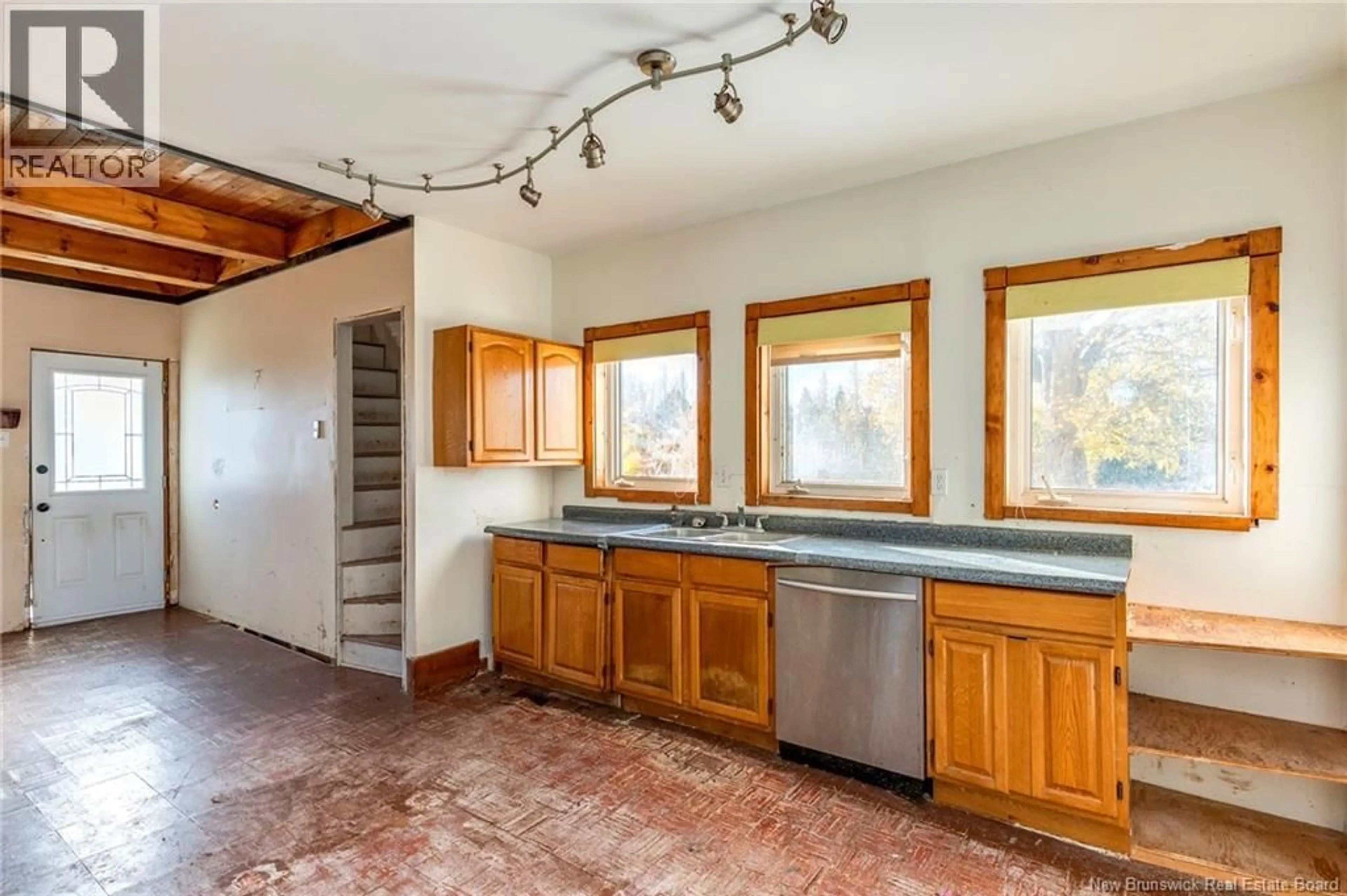 Open concept kitchen, unknown for 285 IMMIGRANT ROAD, Cape Tormentine New Brunswick E4M4A4