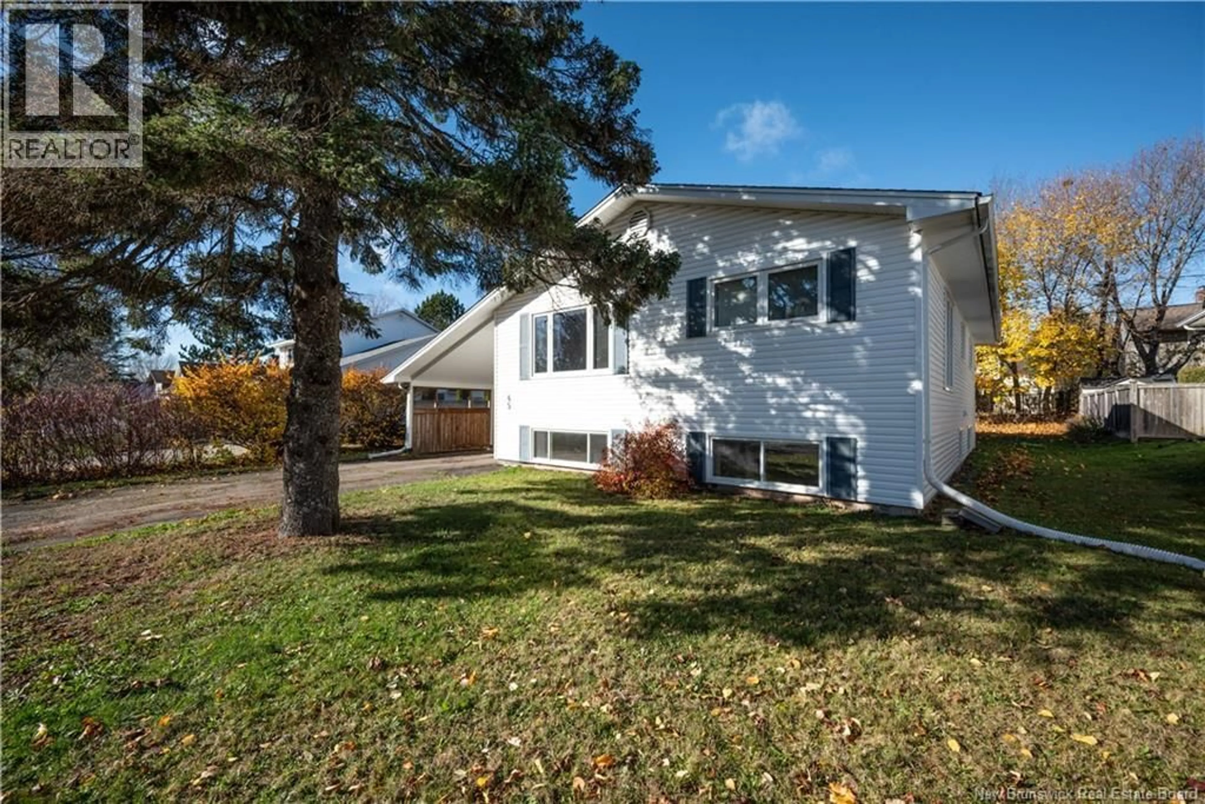 Home with vinyl exterior material, unknown for 45 CABOT DRIVE, Moncton New Brunswick E1A5K8