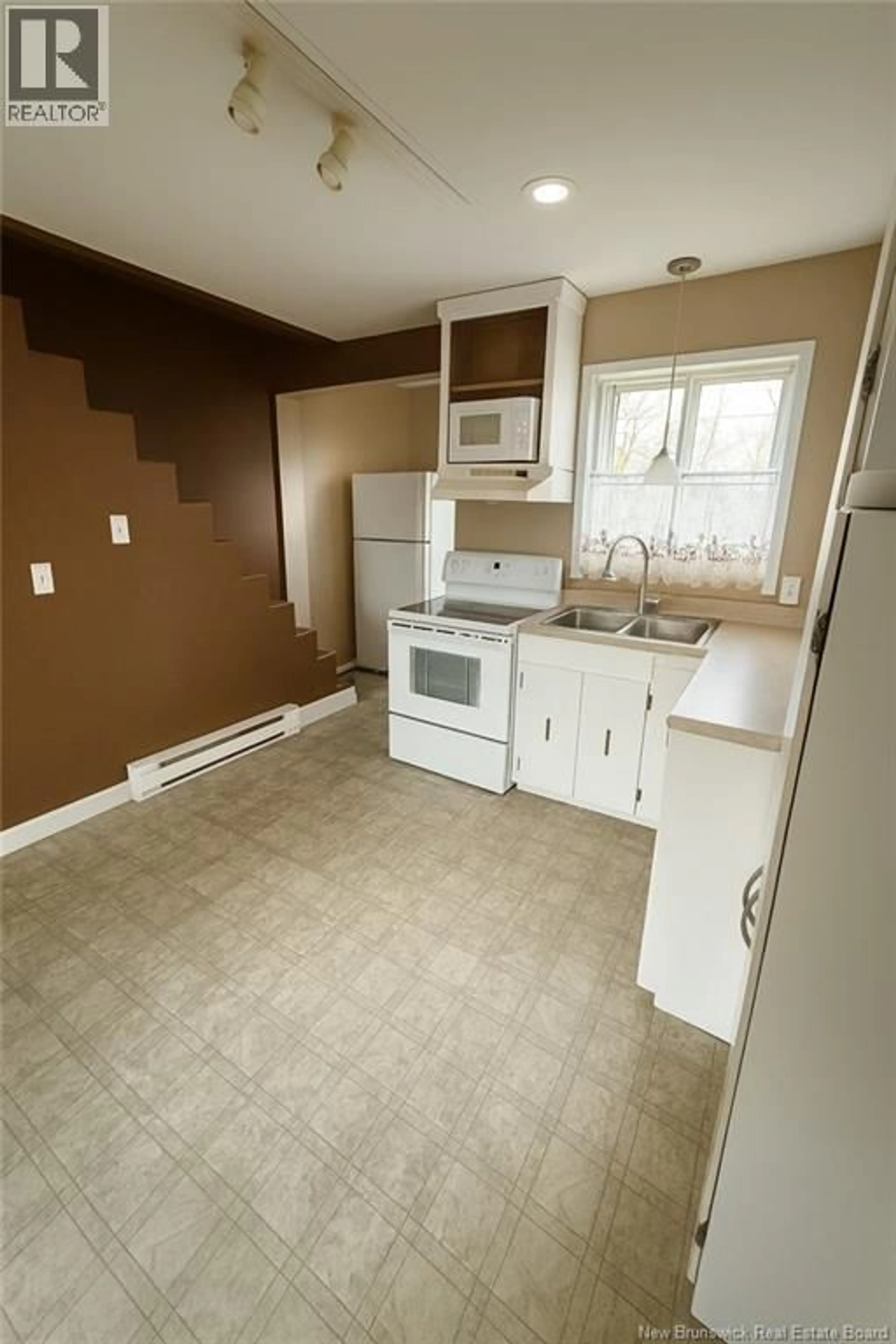 Standard kitchen, unknown for 30 CROSS STREET, Moncton New Brunswick E1A3C4