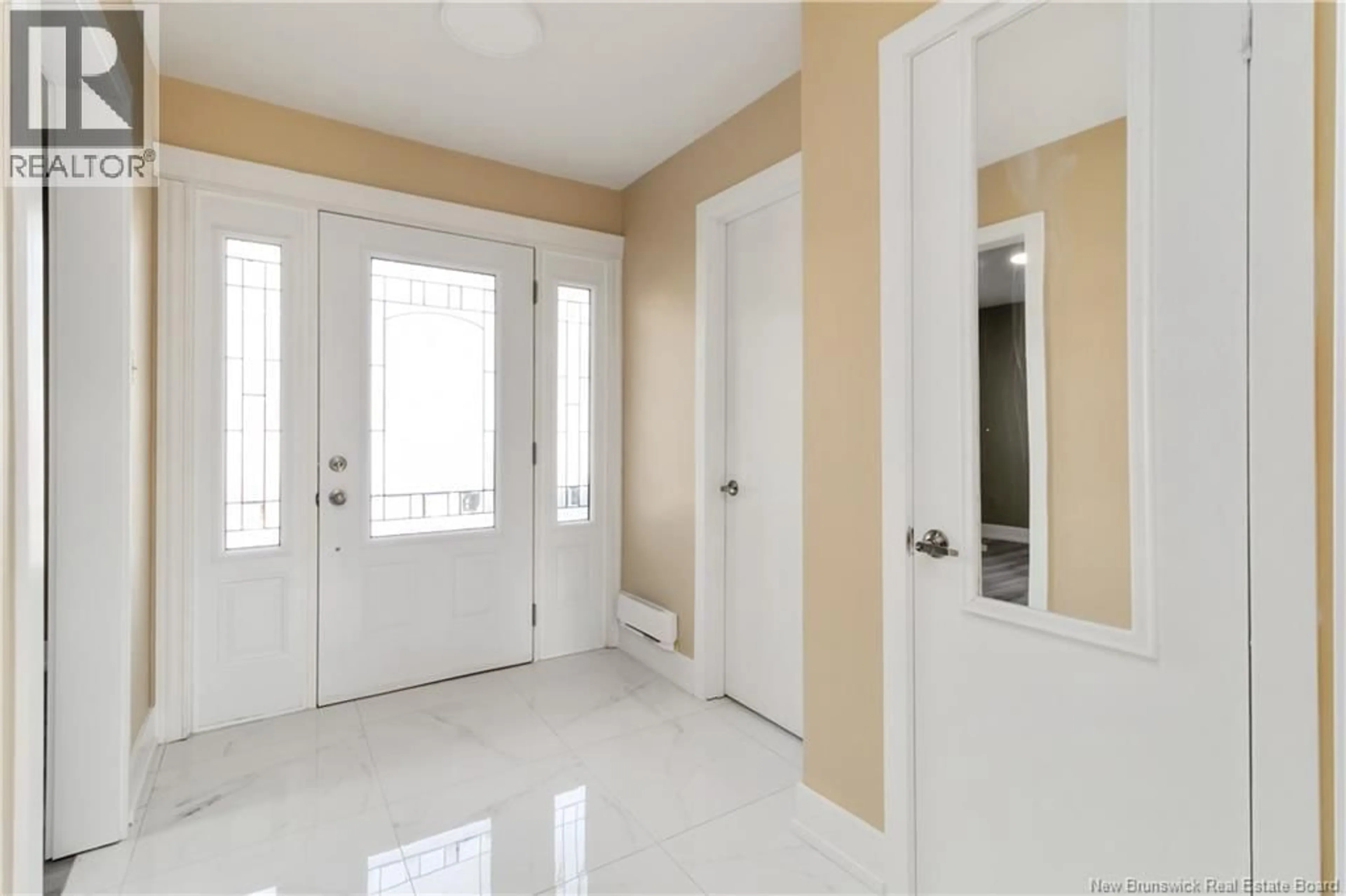 Indoor entryway for 72 ANNE STREET, Moncton New Brunswick E1C4J6