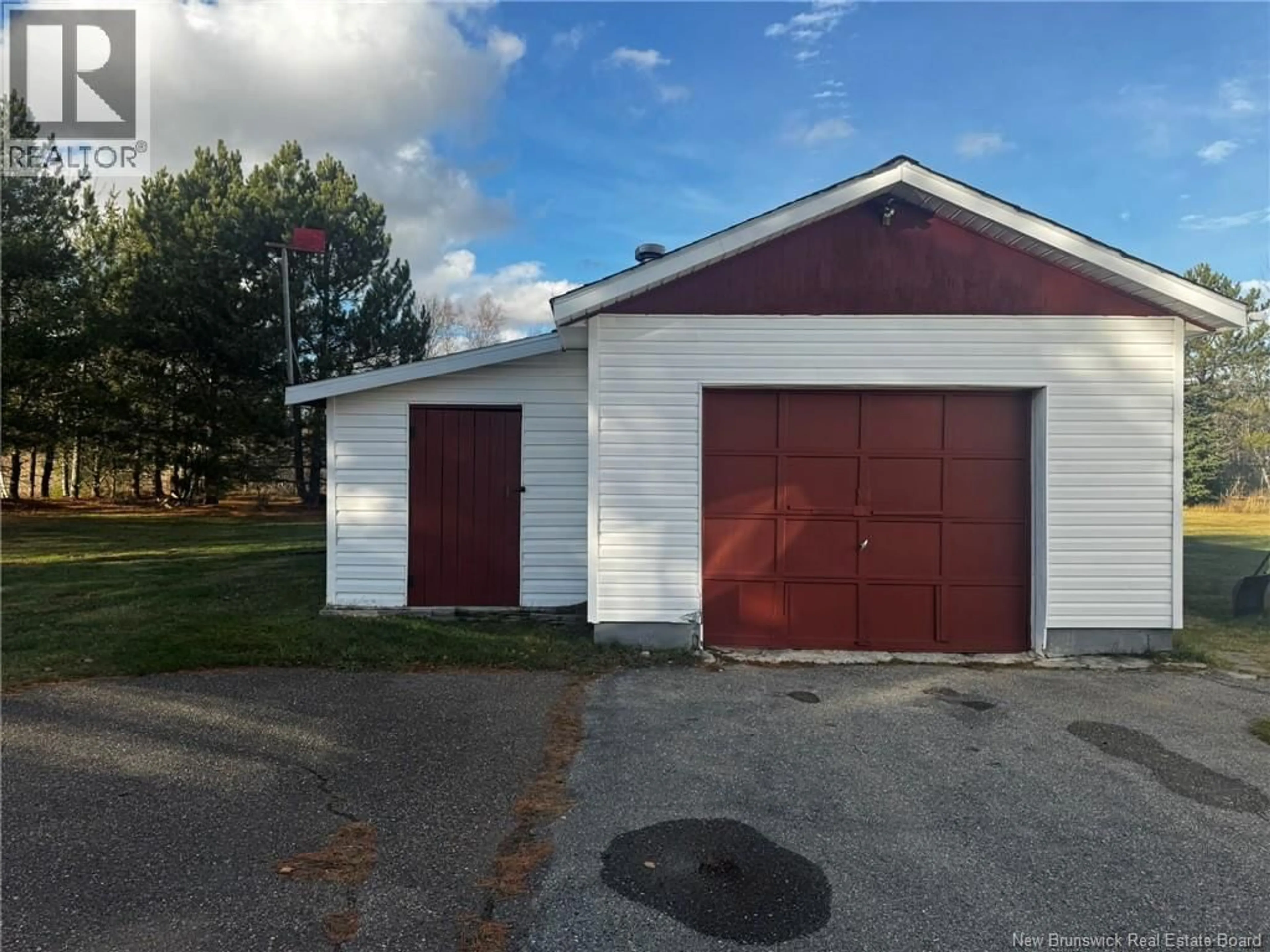 Indoor garage for 197 RUE PRINCIPALE, Neguac New Brunswick E9G1R4