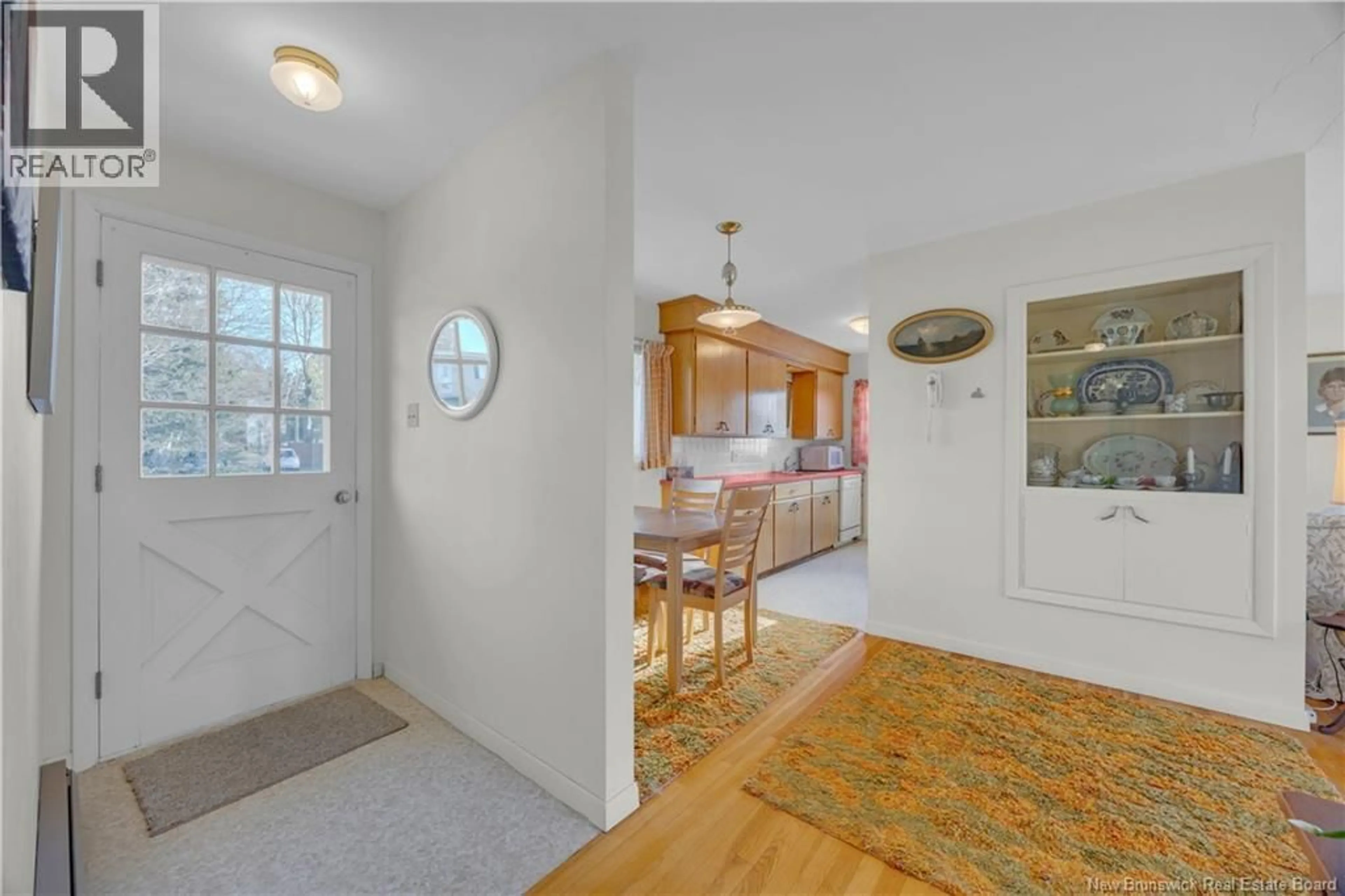 Indoor entryway for 185 KENNEBECASIS DRIVE, Saint John New Brunswick E2K2G4