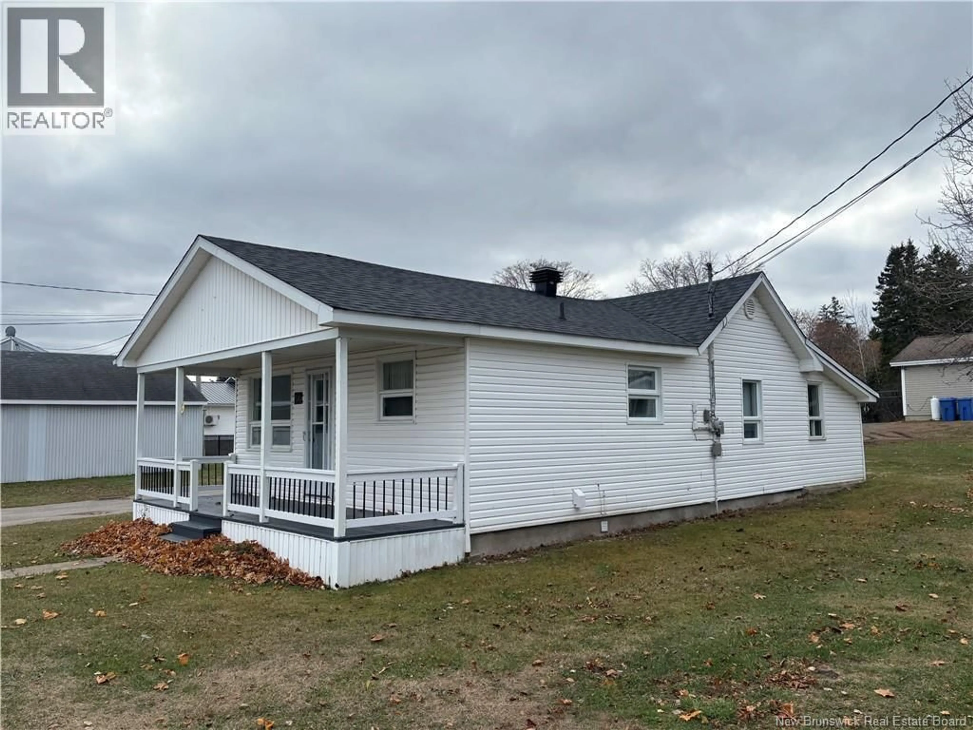 Home with vinyl exterior material, building for 22 PROMENADE FLORIENT, Petit-Rocher New Brunswick E8J1S3