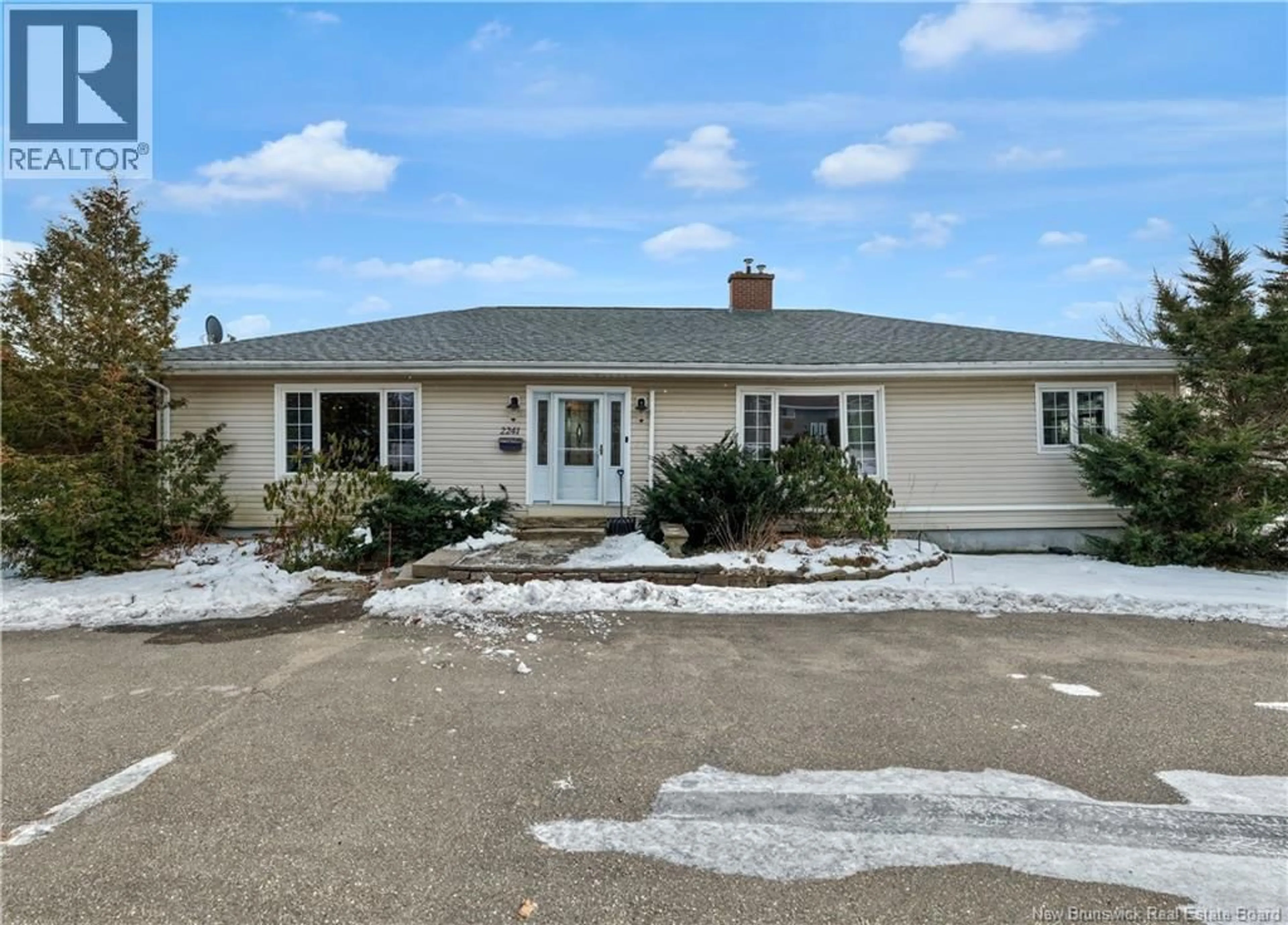 Home with vinyl exterior material, street for 2241 OCEAN WESTWAY, Saint John New Brunswick E2M5H8