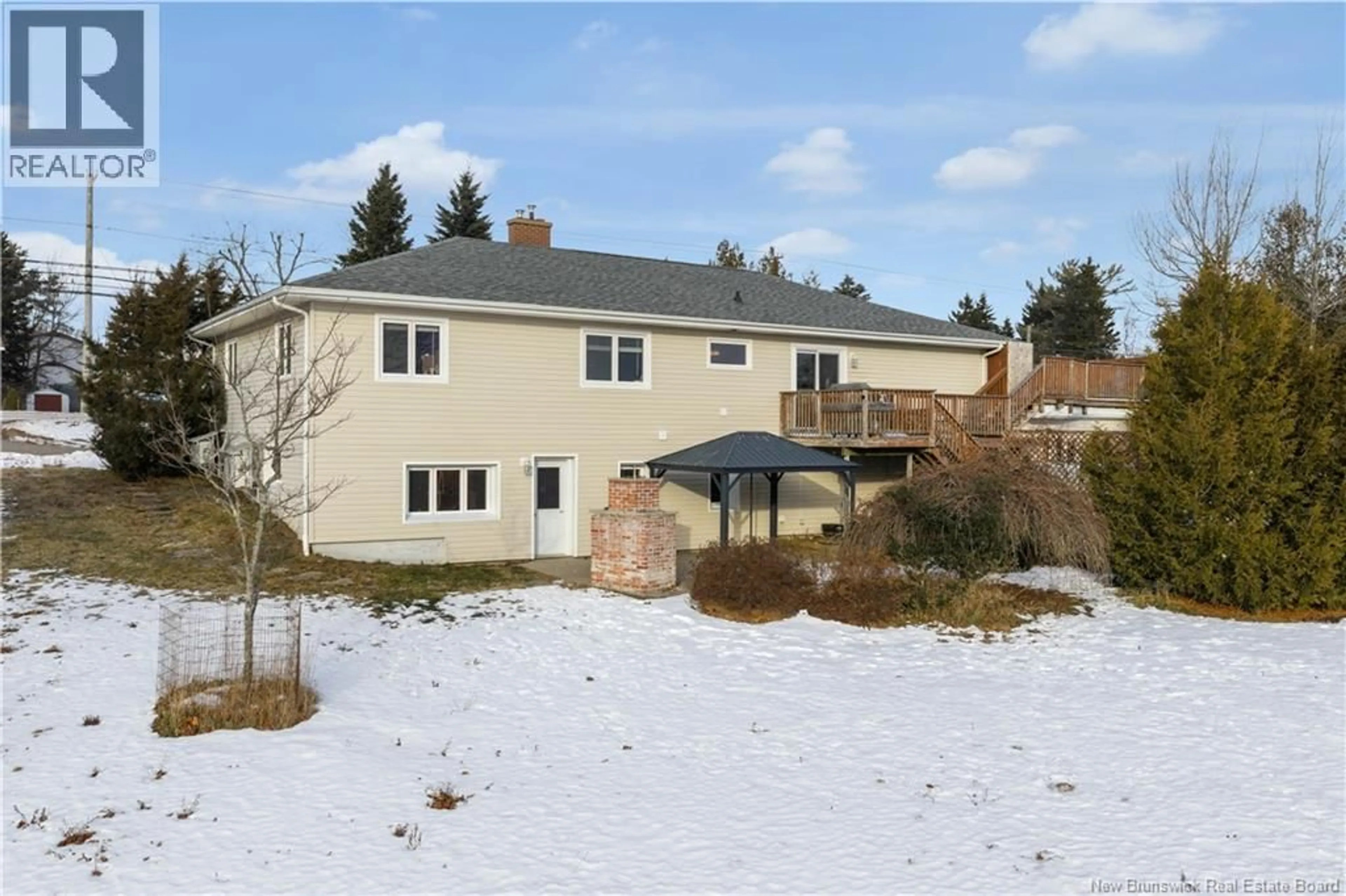 A pic from outside/outdoor area/front of a property/back of a property/a pic from drone, building for 2241 OCEAN WESTWAY, Saint John New Brunswick E2M5H8