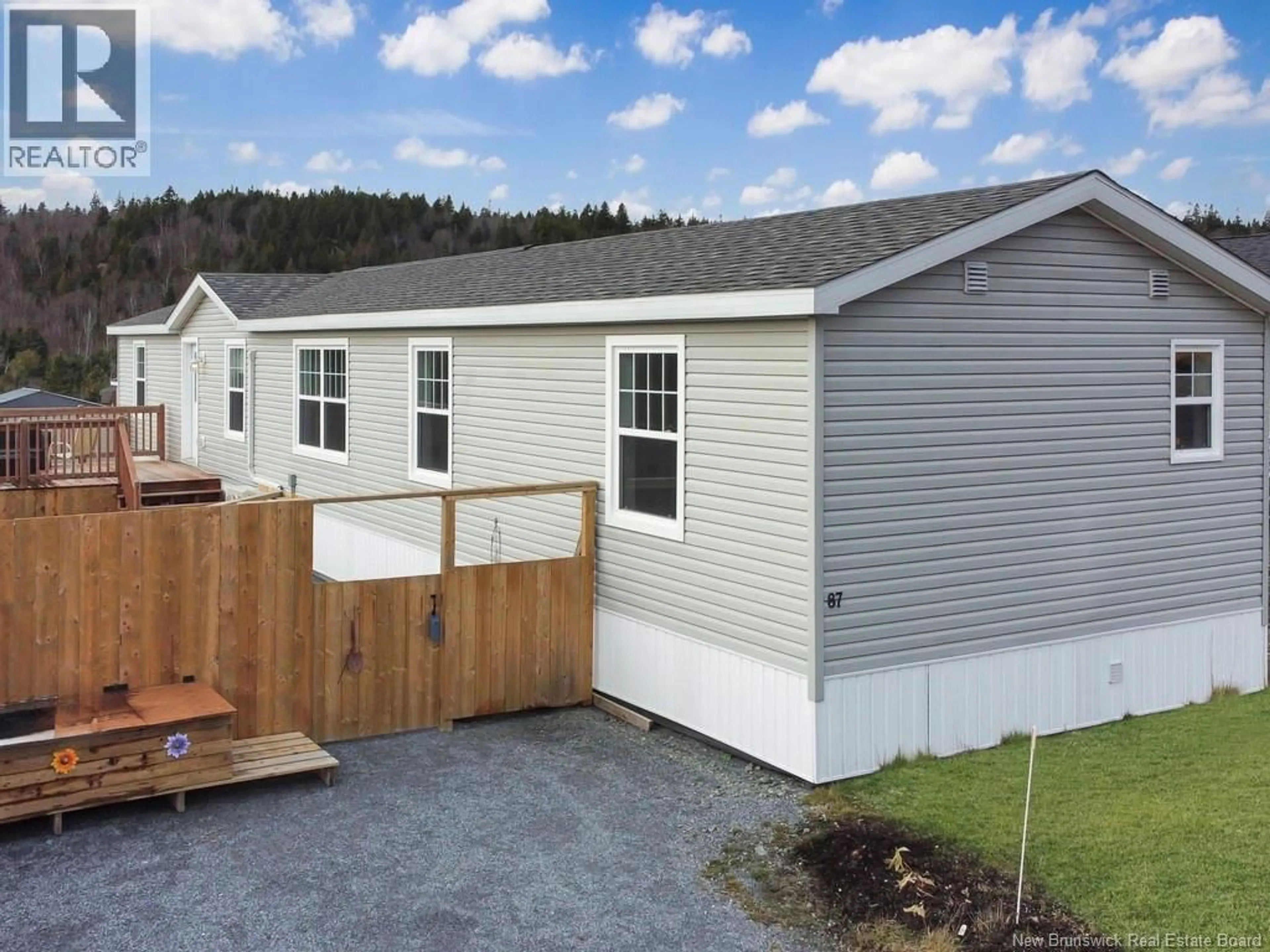 Home with vinyl exterior material, unknown for 87 GLENVIEW DRIVE, Saint John New Brunswick E2H0B3