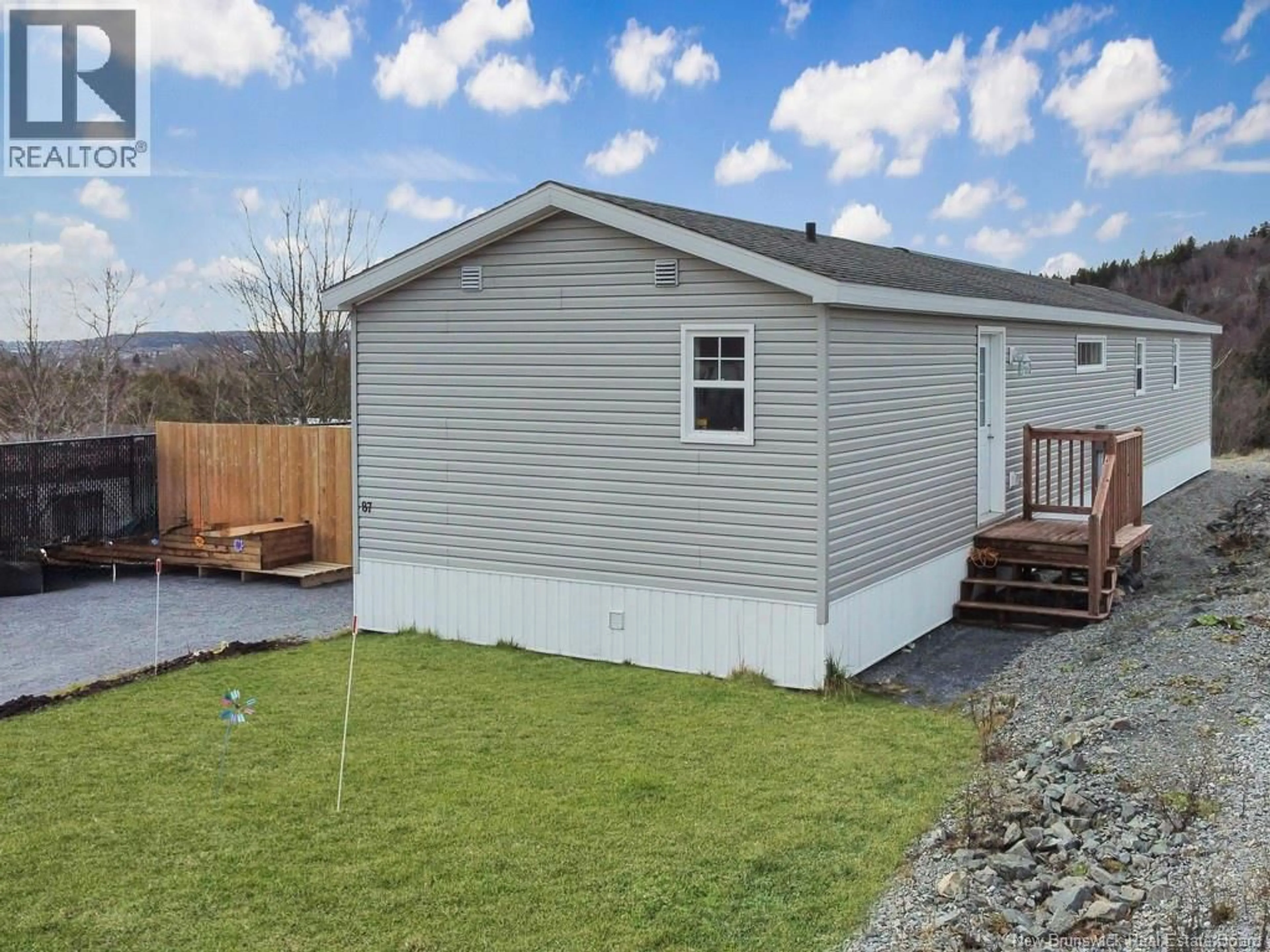 Home with vinyl exterior material, unknown for 87 GLENVIEW DRIVE, Saint John New Brunswick E2H0B3