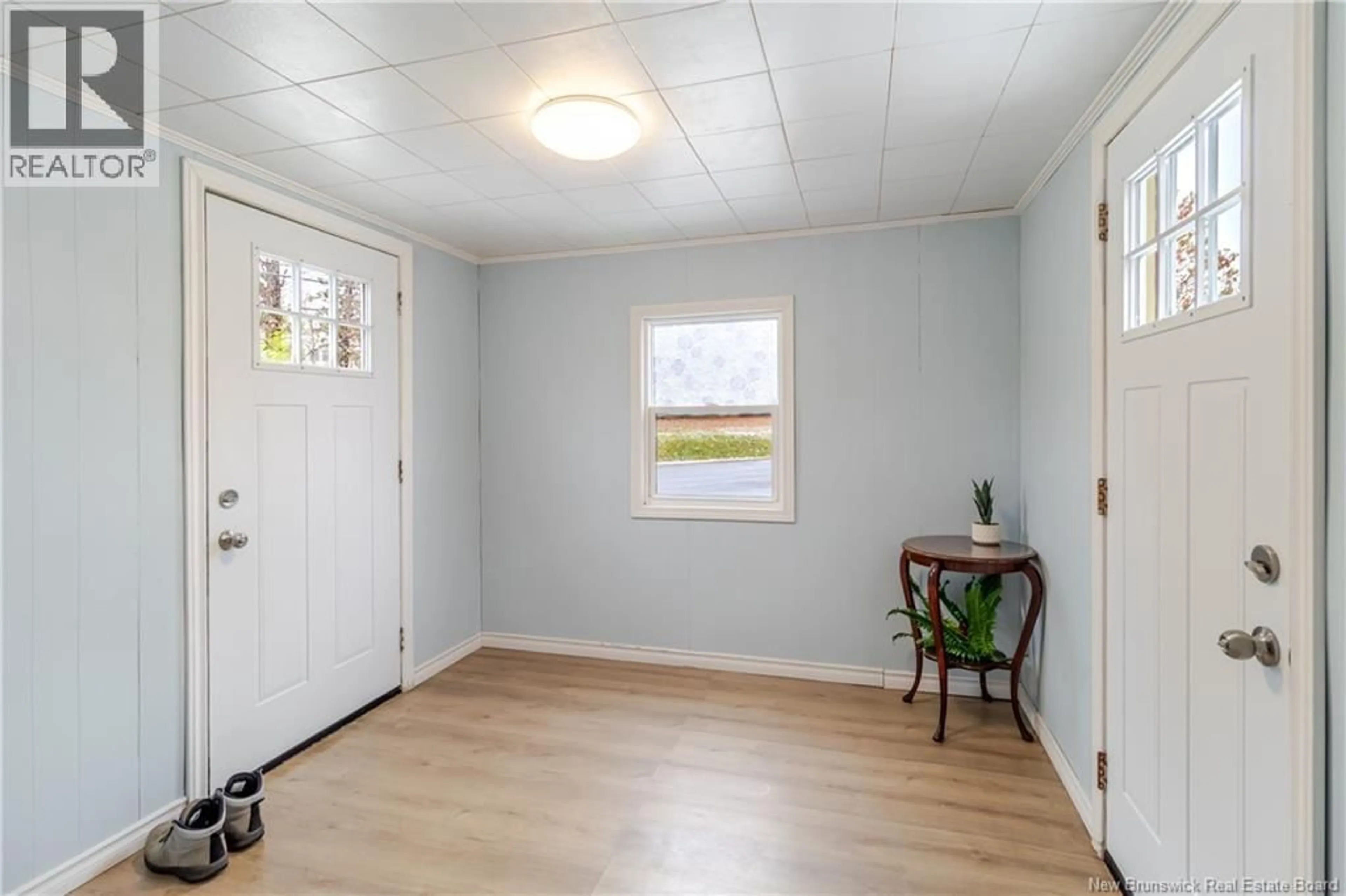Indoor entryway for 35 KELLY'S DRIVE, Fredericton New Brunswick E3B7R1