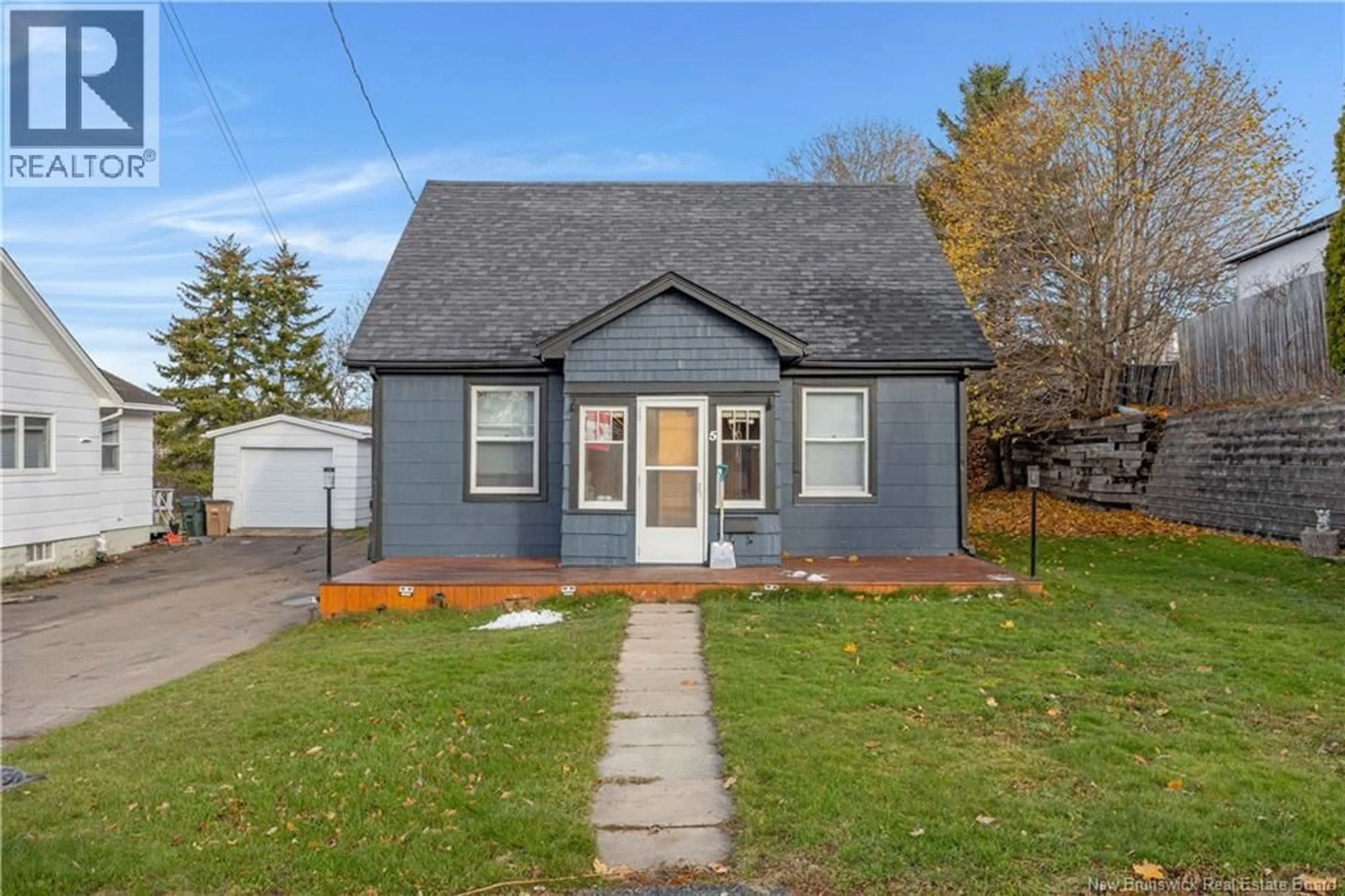 Home with vinyl exterior material, street for 5 BALFOUR, Saint John New Brunswick E2K3B1