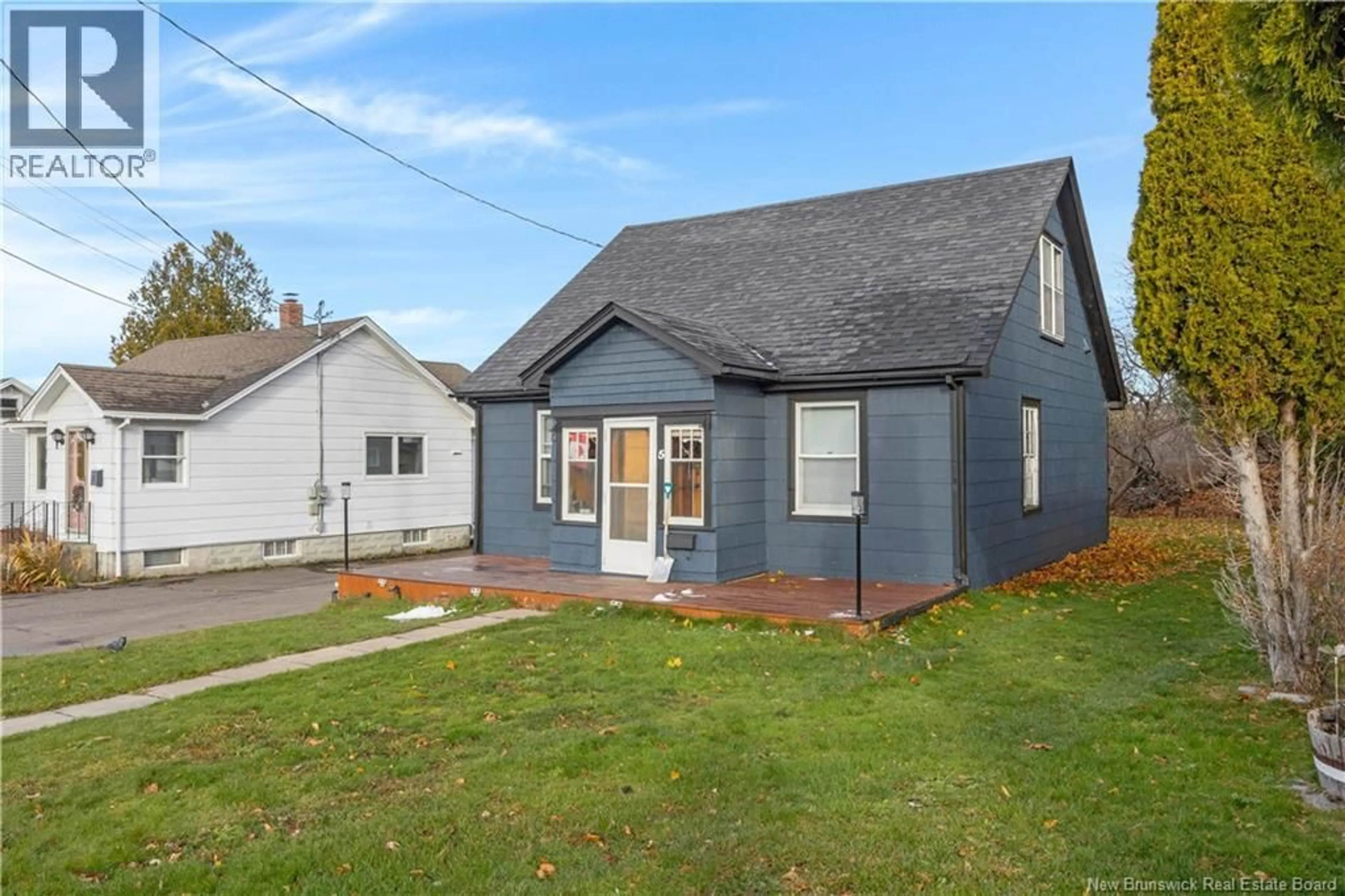 Home with vinyl exterior material, street for 5 BALFOUR, Saint John New Brunswick E2K3B1