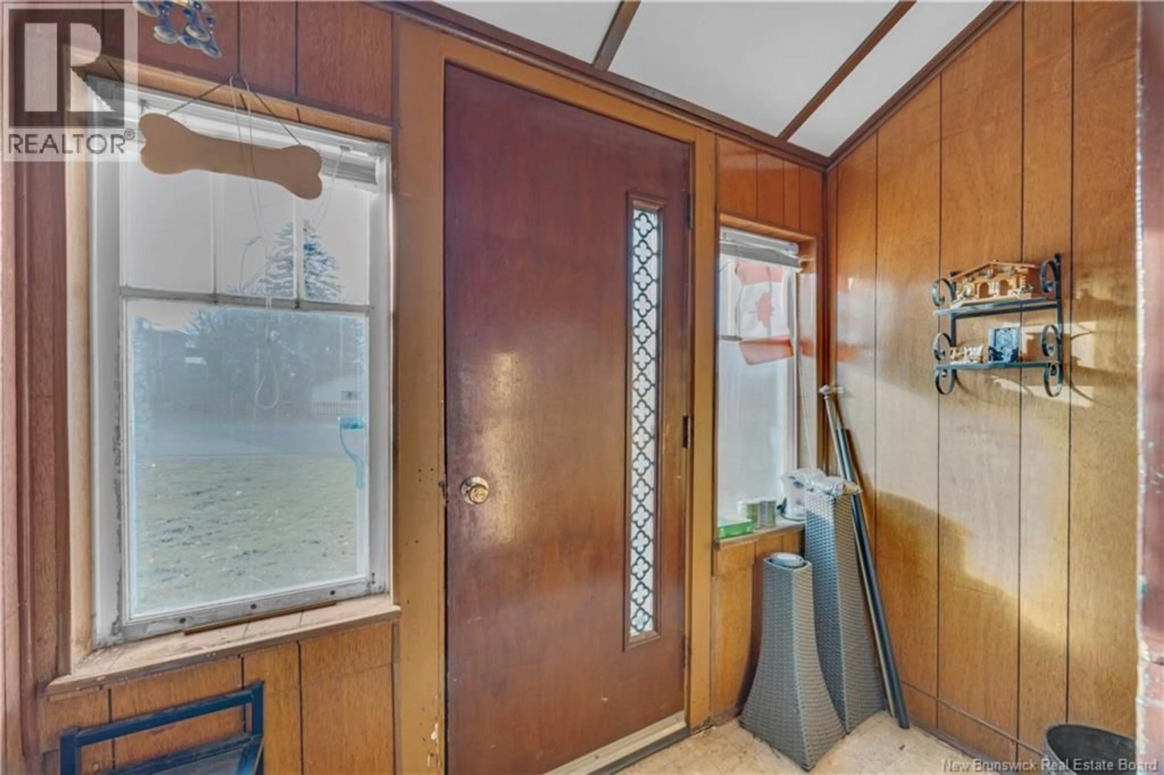 Indoor foyer for 5 BALFOUR, Saint John New Brunswick E2K3B1