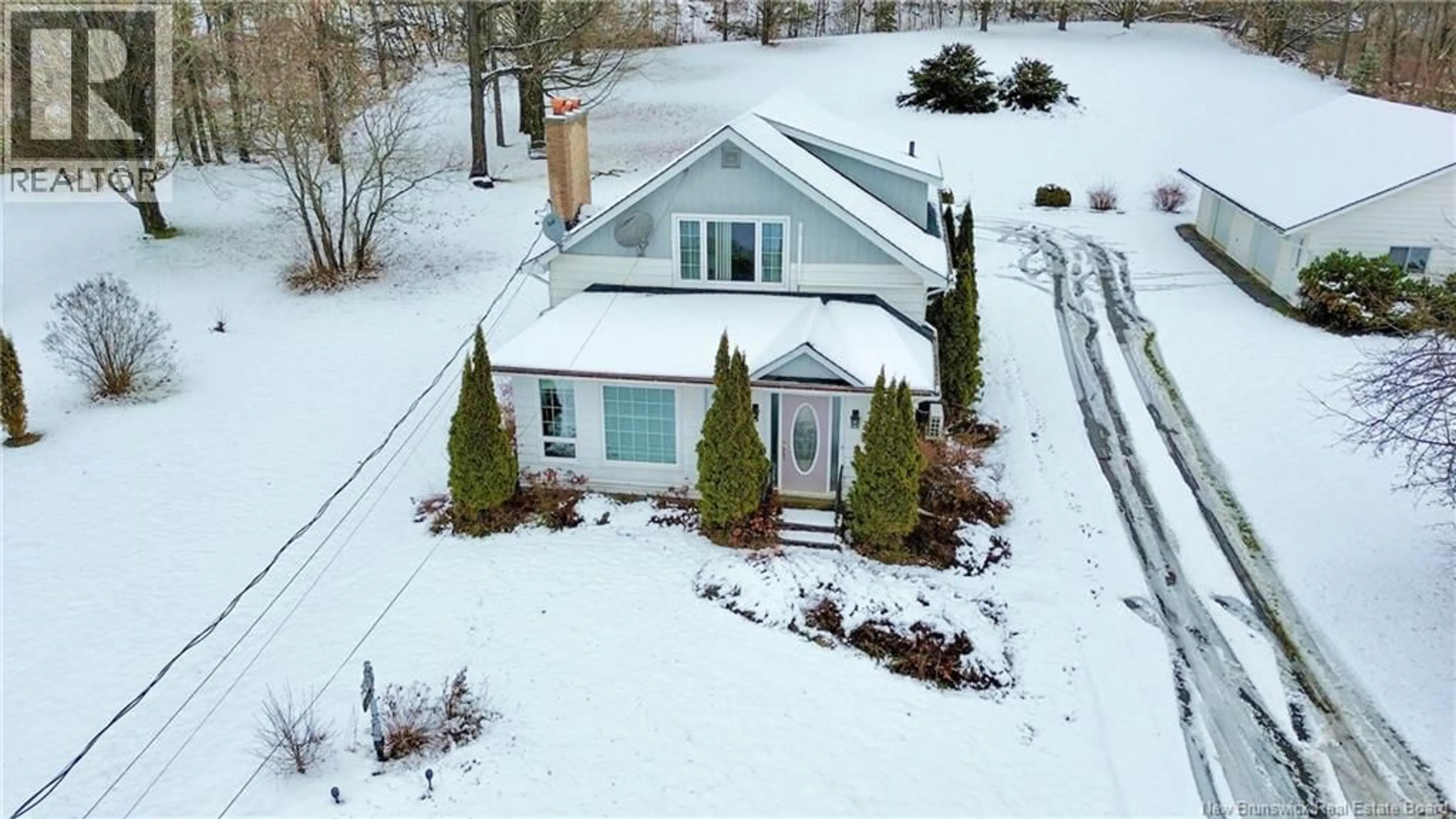 A pic from outside/outdoor area/front of a property/back of a property/a pic from drone, street for 58 HIGH STREET, Hartland New Brunswick E7P2L2