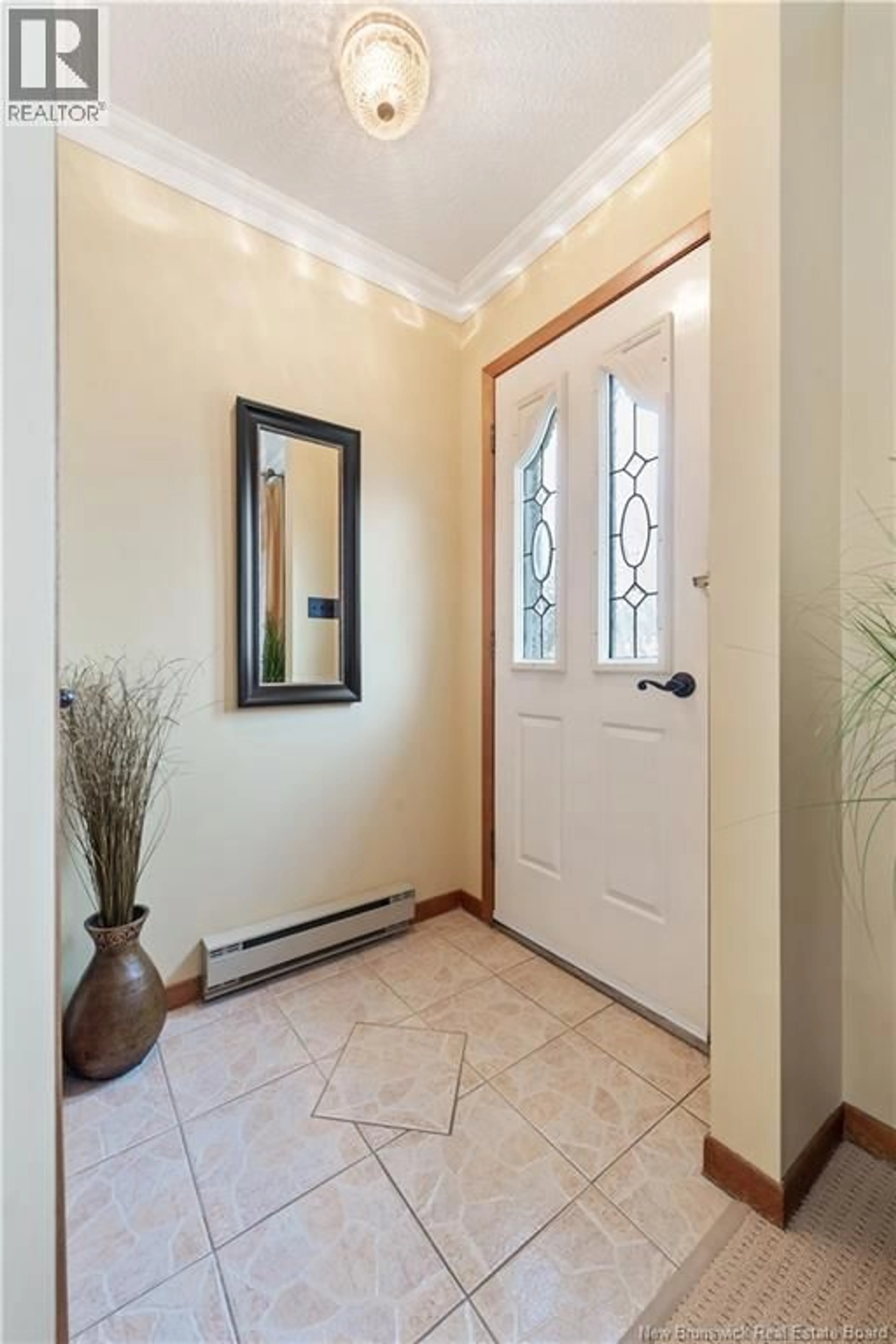 Indoor entryway for 1803 AMIRAULT, Dieppe New Brunswick E1A7J7