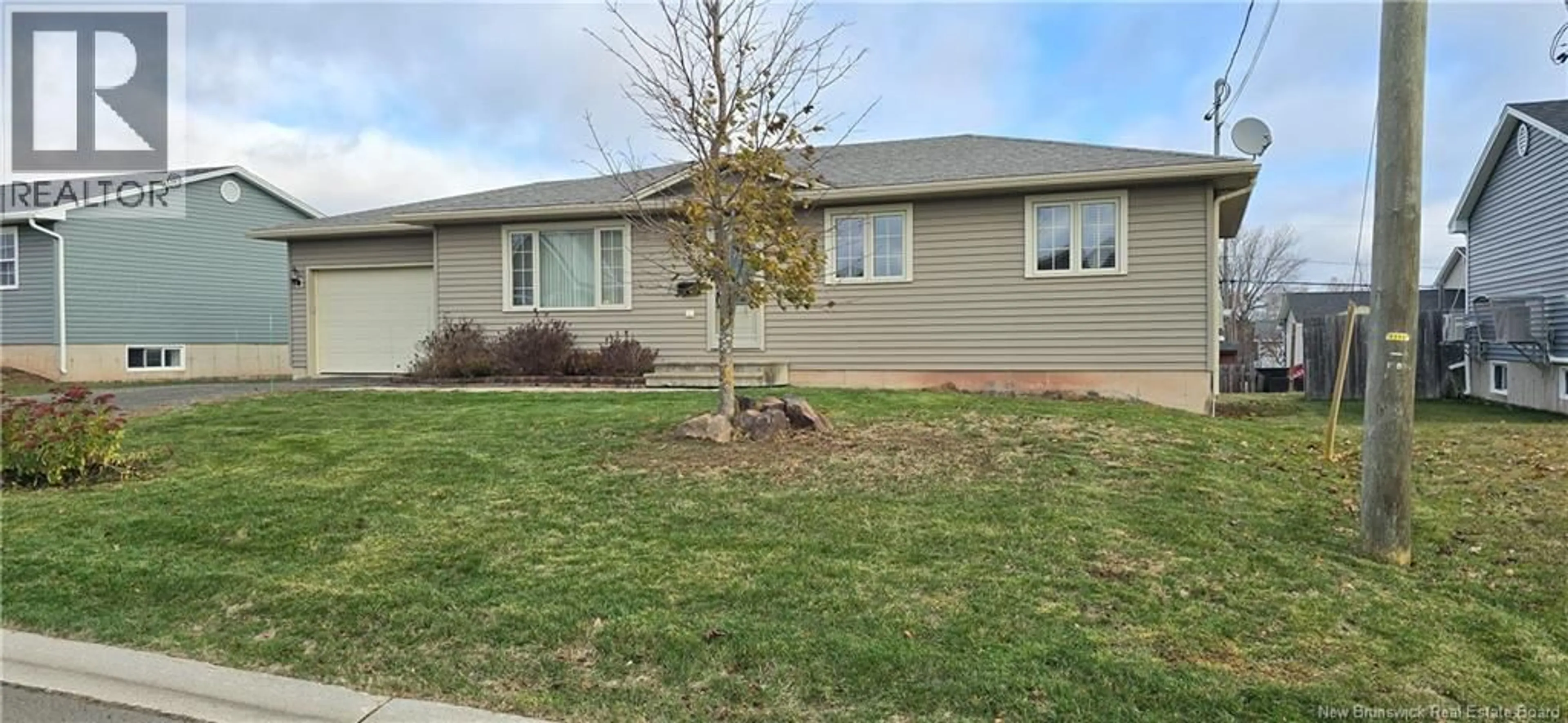 Home with vinyl exterior material, street for 8 HOLLY, Riverview New Brunswick E1B0E7