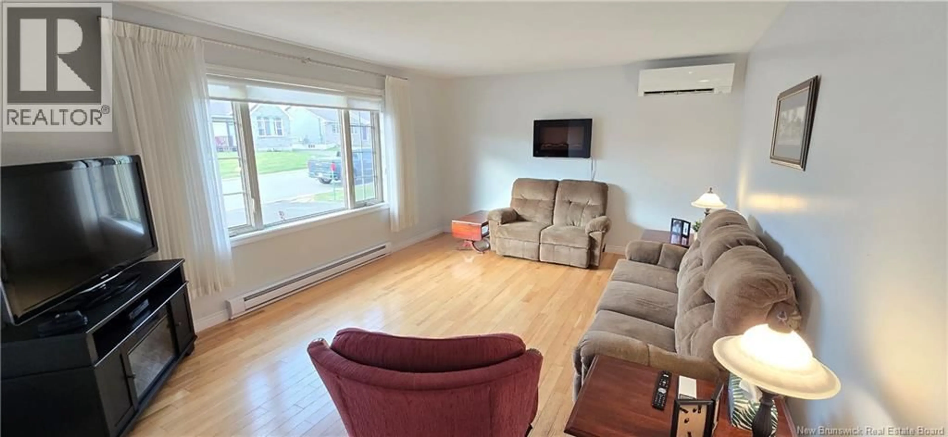 Living room with furniture, wood/laminate floor for 8 HOLLY, Riverview New Brunswick E1B0E7