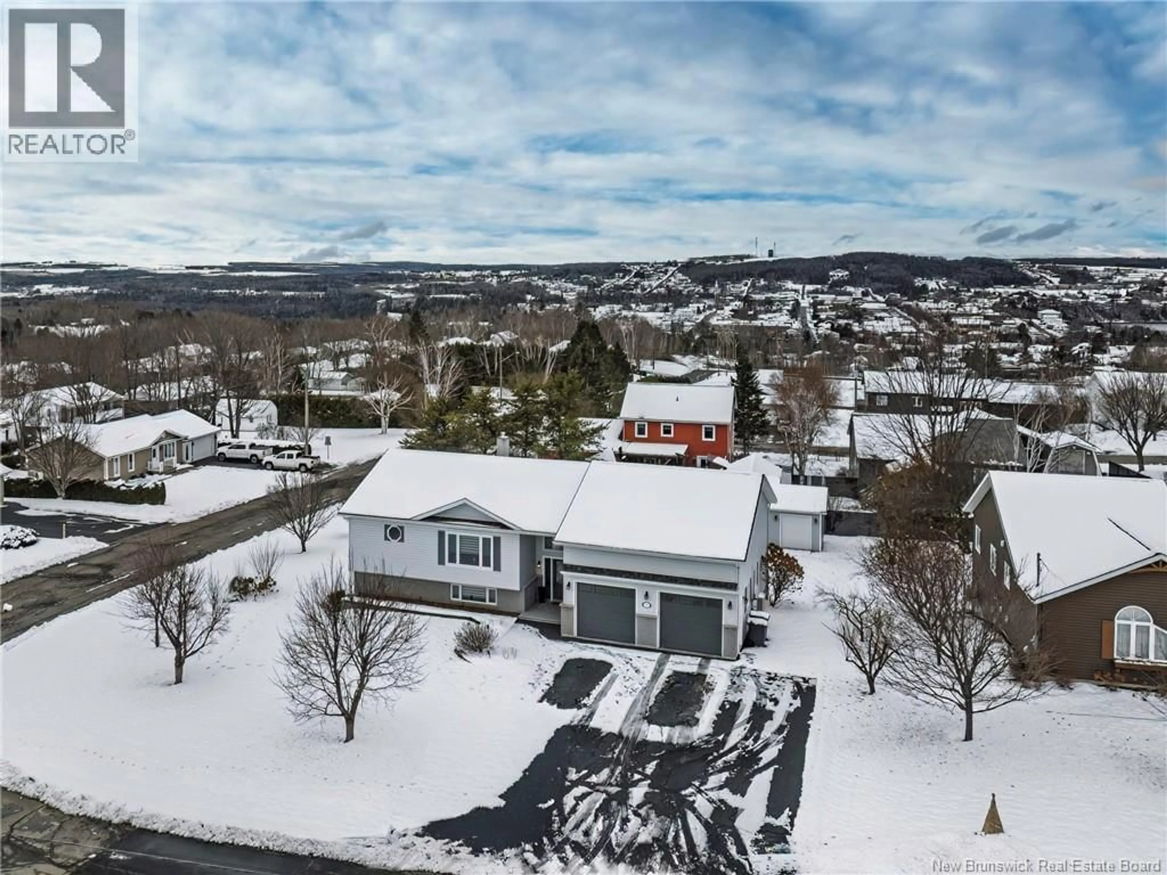 A pic from outside/outdoor area/front of a property/back of a property/a pic from drone, mountain view for 133 WILSON CRESCENT, Grand-Sault/Grand Falls New Brunswick E3Y1G3