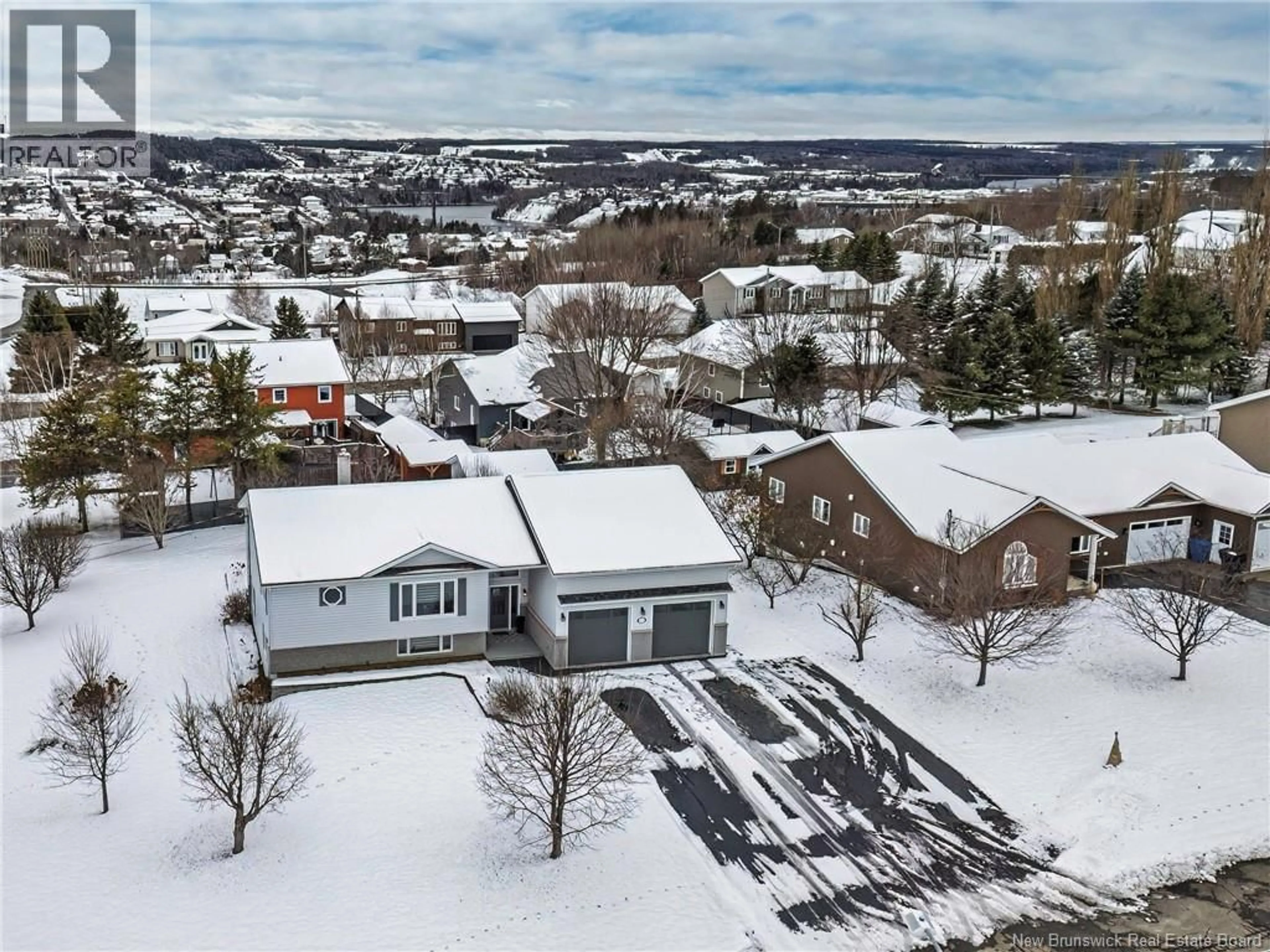 A pic from outside/outdoor area/front of a property/back of a property/a pic from drone, unknown for 133 WILSON CRESCENT, Grand-Sault/Grand Falls New Brunswick E3Y1G3