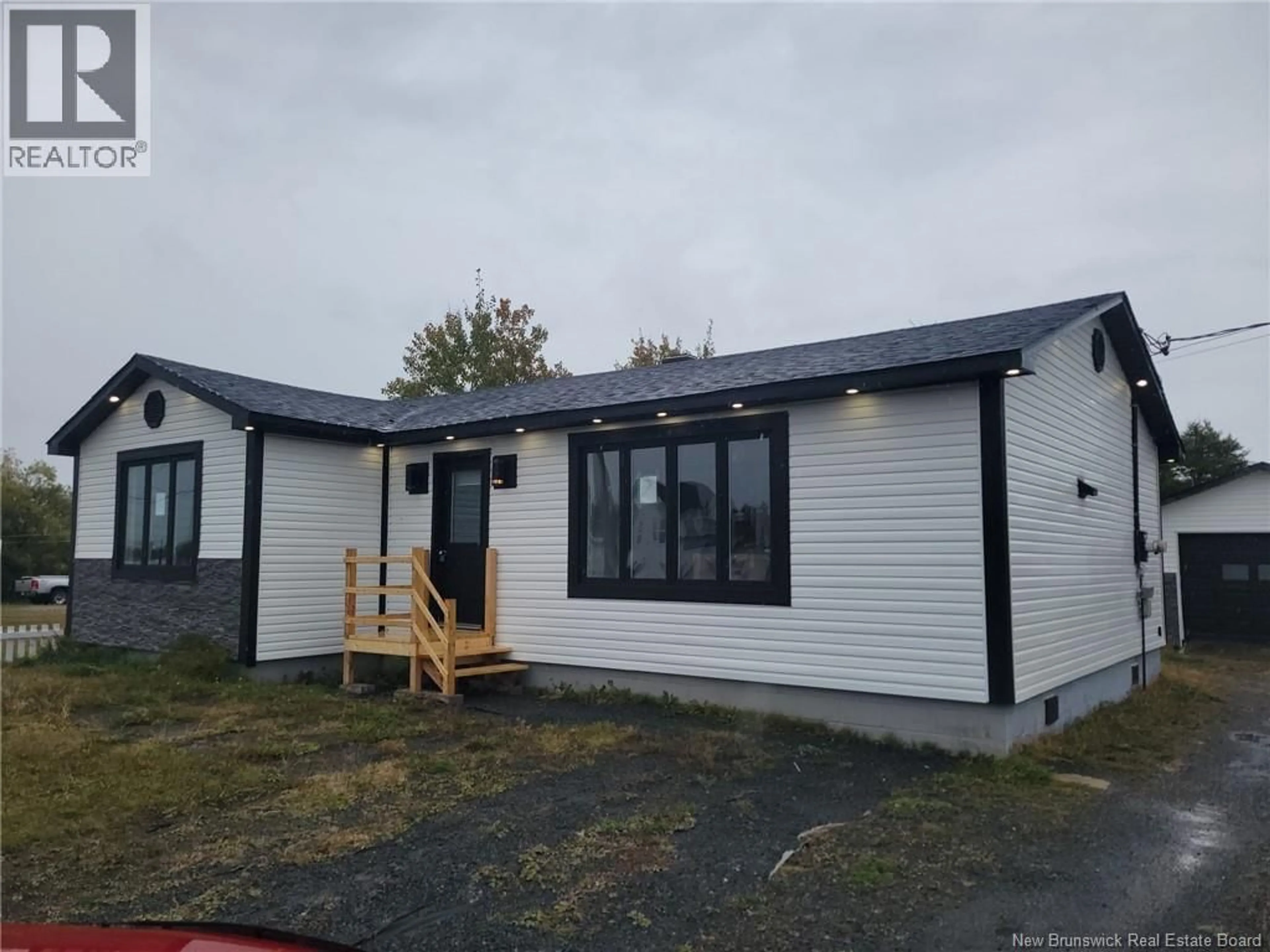 Home with vinyl exterior material, building for 1700 BOULEVARD DE LA MER, Sainte-Marie-Saint-Raphaël New Brunswick E8T1P4