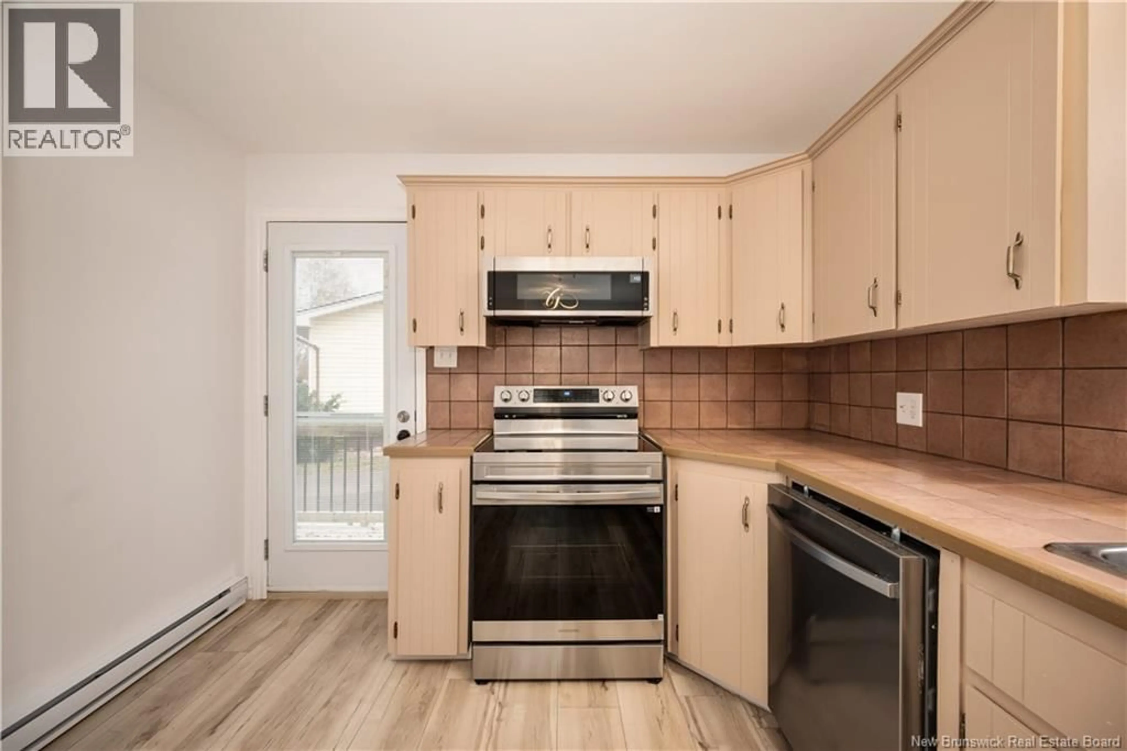 Standard kitchen, wood/laminate floor for 102 NOTINGHAM DRIVE, Moncton New Brunswick E1A5K1