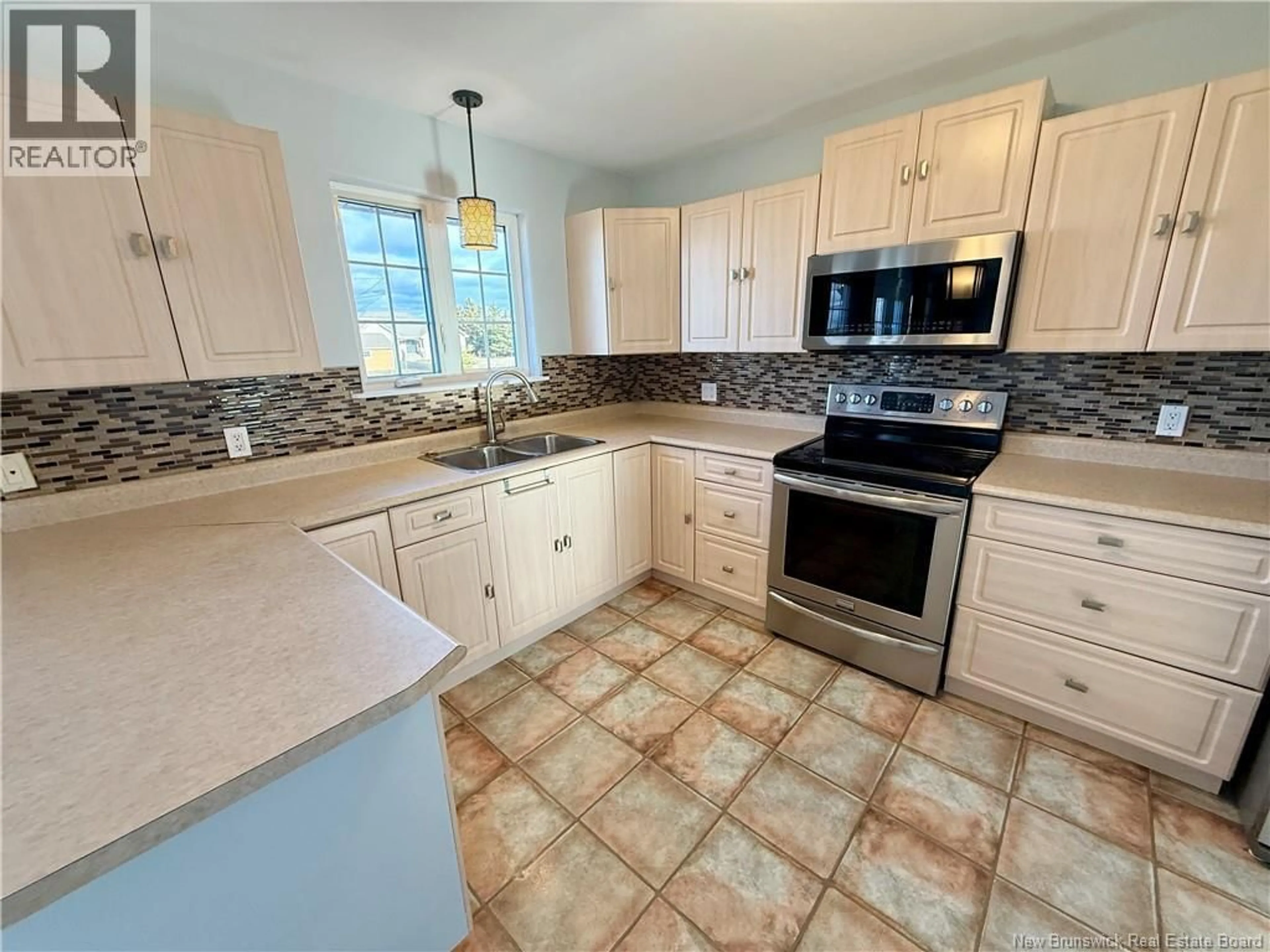 Open concept kitchen, ceramic/tile floor for 44 BAYSHORE DRIVE, Bathurst New Brunswick E2A6A4