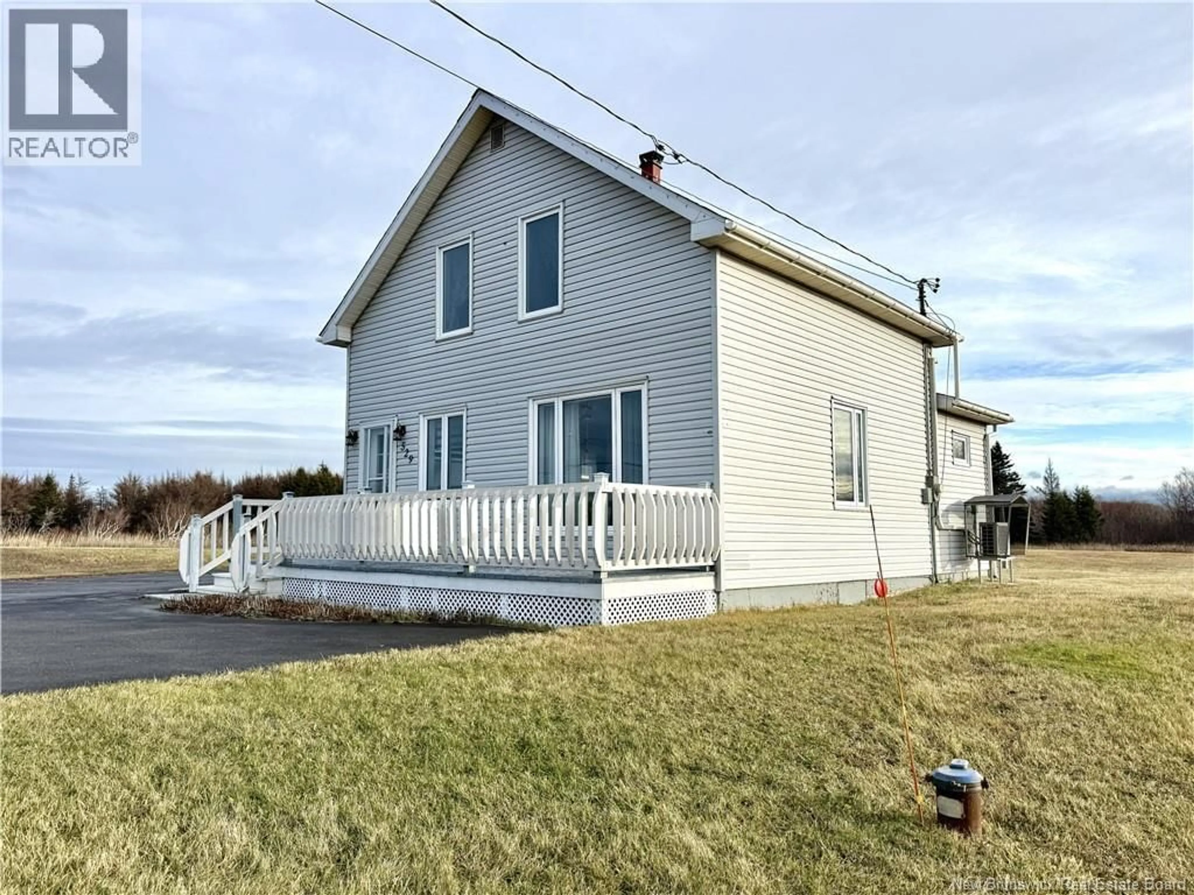 Home with vinyl exterior material, building for 529 RUE ACADIE, Grande-Anse New Brunswick E8N1E7