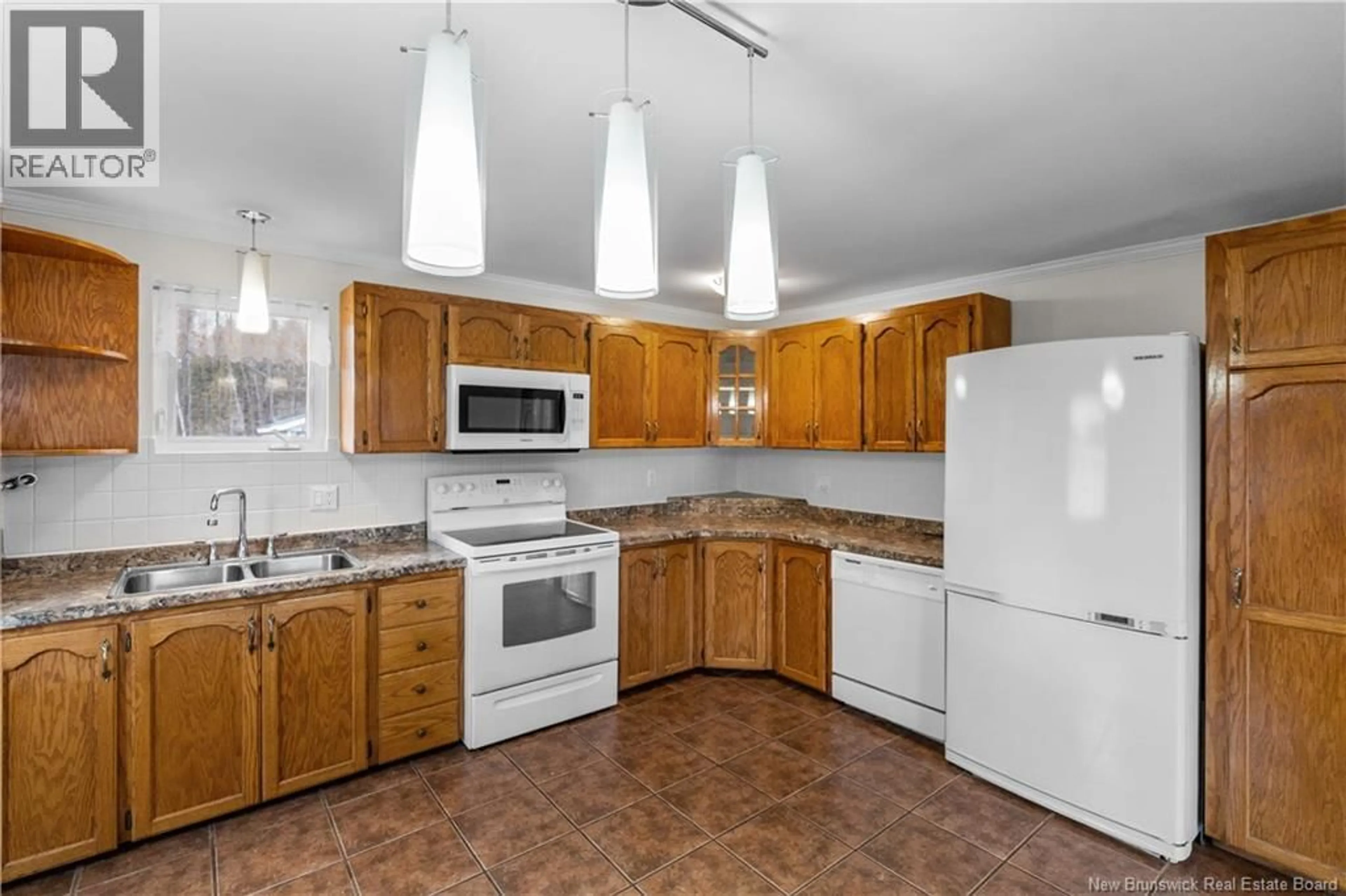 Standard kitchen, ceramic/tile floor for 258 PRINCIPALE, Pointe-Verte New Brunswick E8J2W8