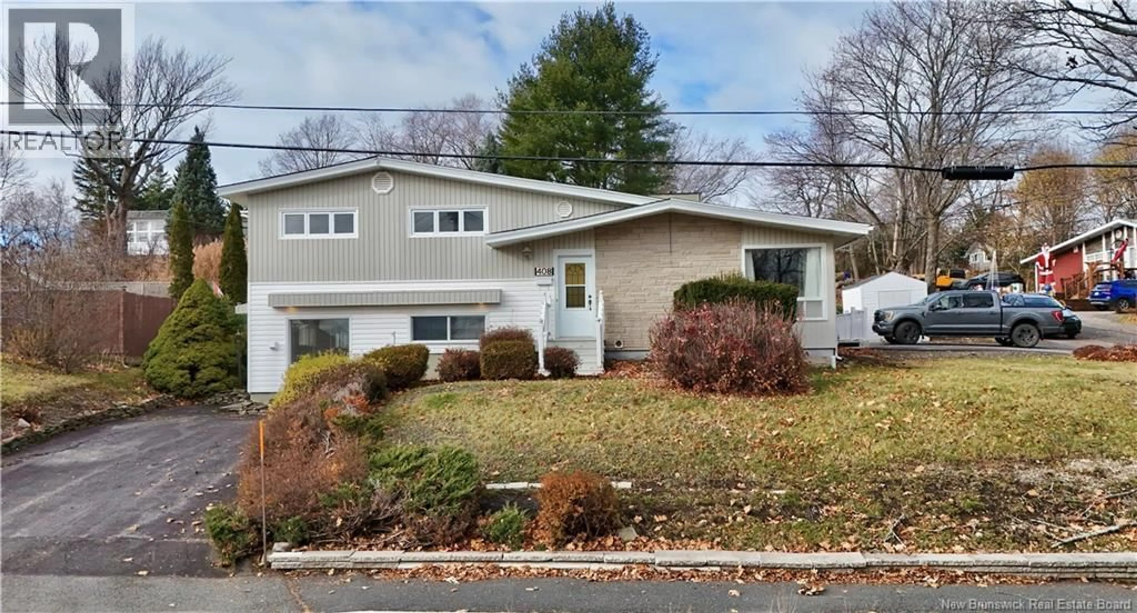 Home with vinyl exterior material, street for 408 PRINCESS, Bathurst New Brunswick E2A2R8