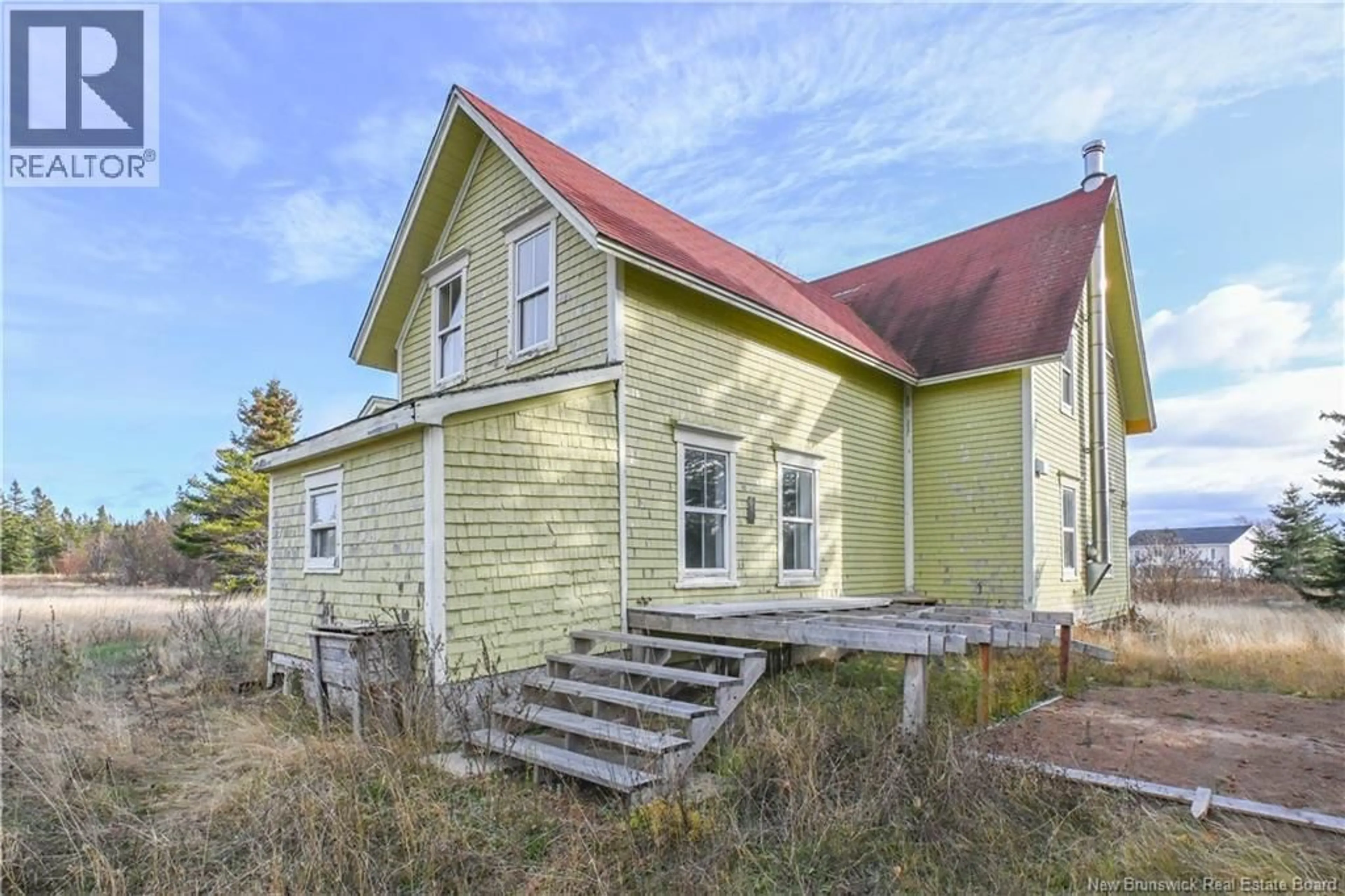 Home with vinyl exterior material, building for 121 CHEMIN DE LA BAIE ROAD, Pointe-Alexandre New Brunswick E8T2H3
