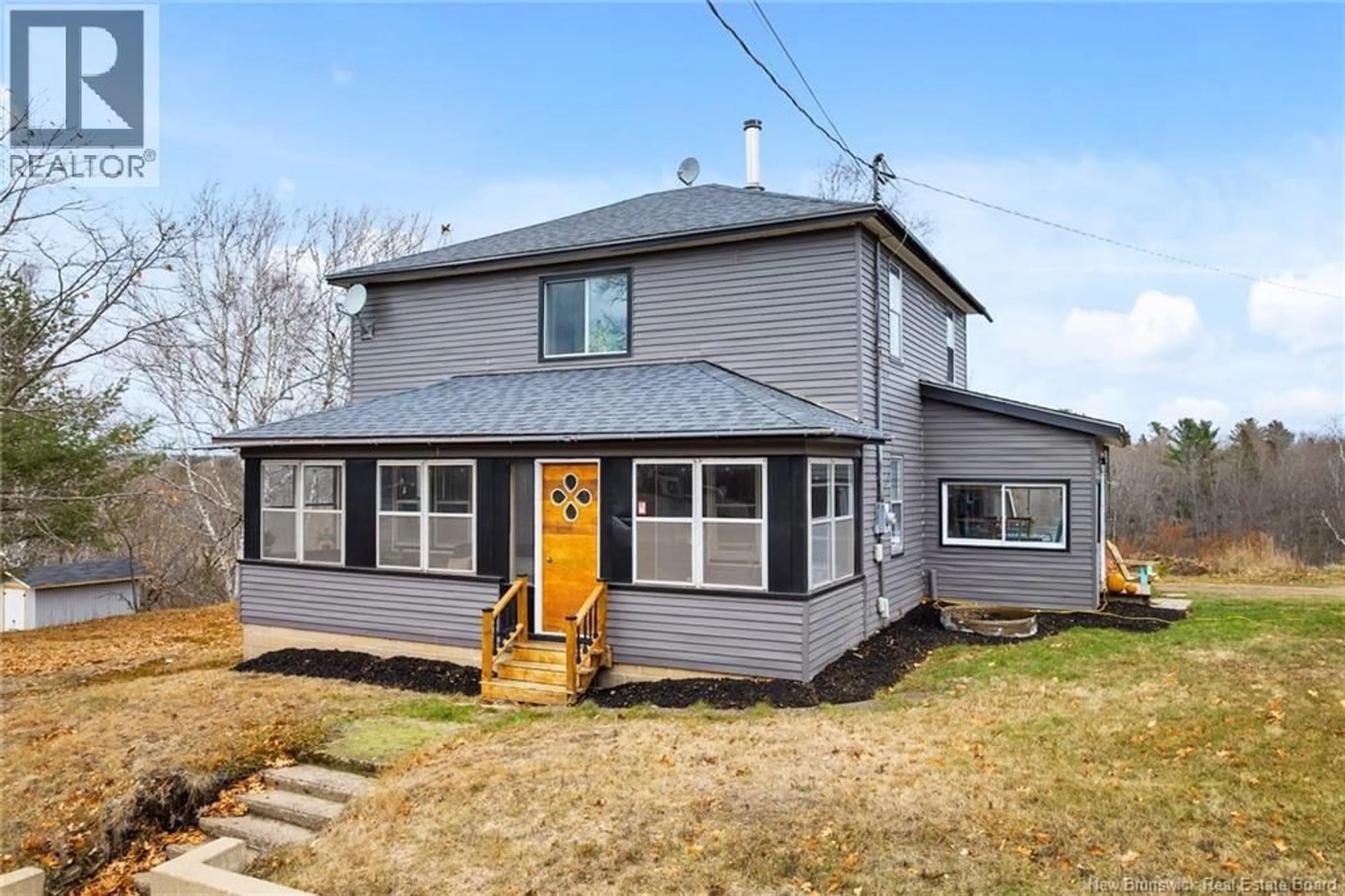 Home with vinyl exterior material, street for 5 BANK STREET, Minto New Brunswick E4B3K2