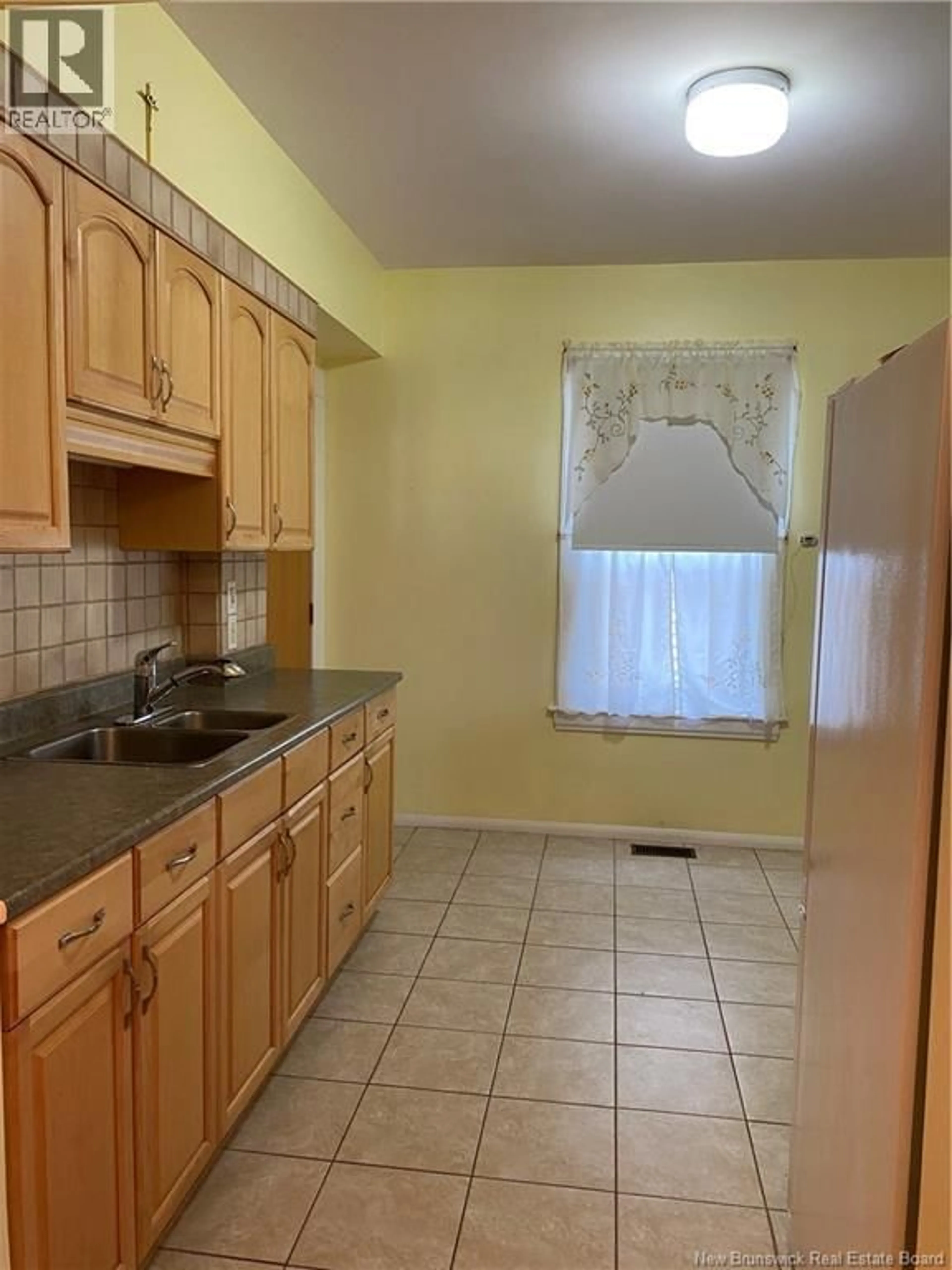 Standard kitchen, unknown for 28 PORTLEDGE, Moncton New Brunswick E1C5S4