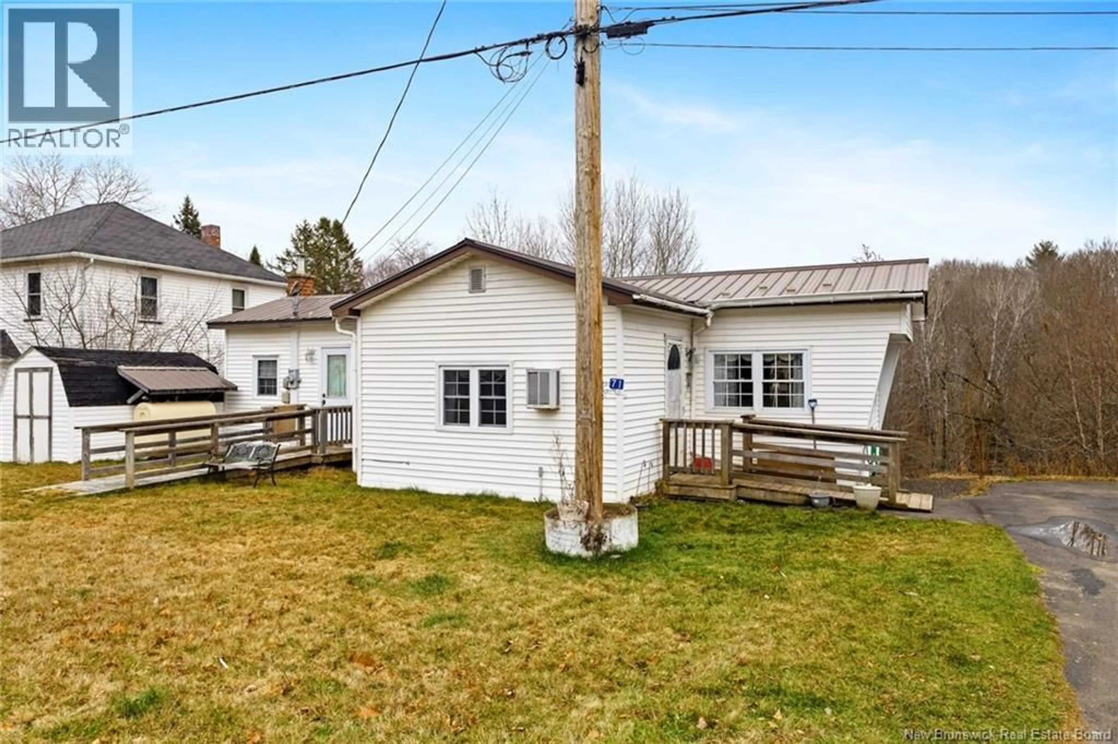 Patio, street for 71 CHESTNUT STREET, Minto New Brunswick E4B3L4