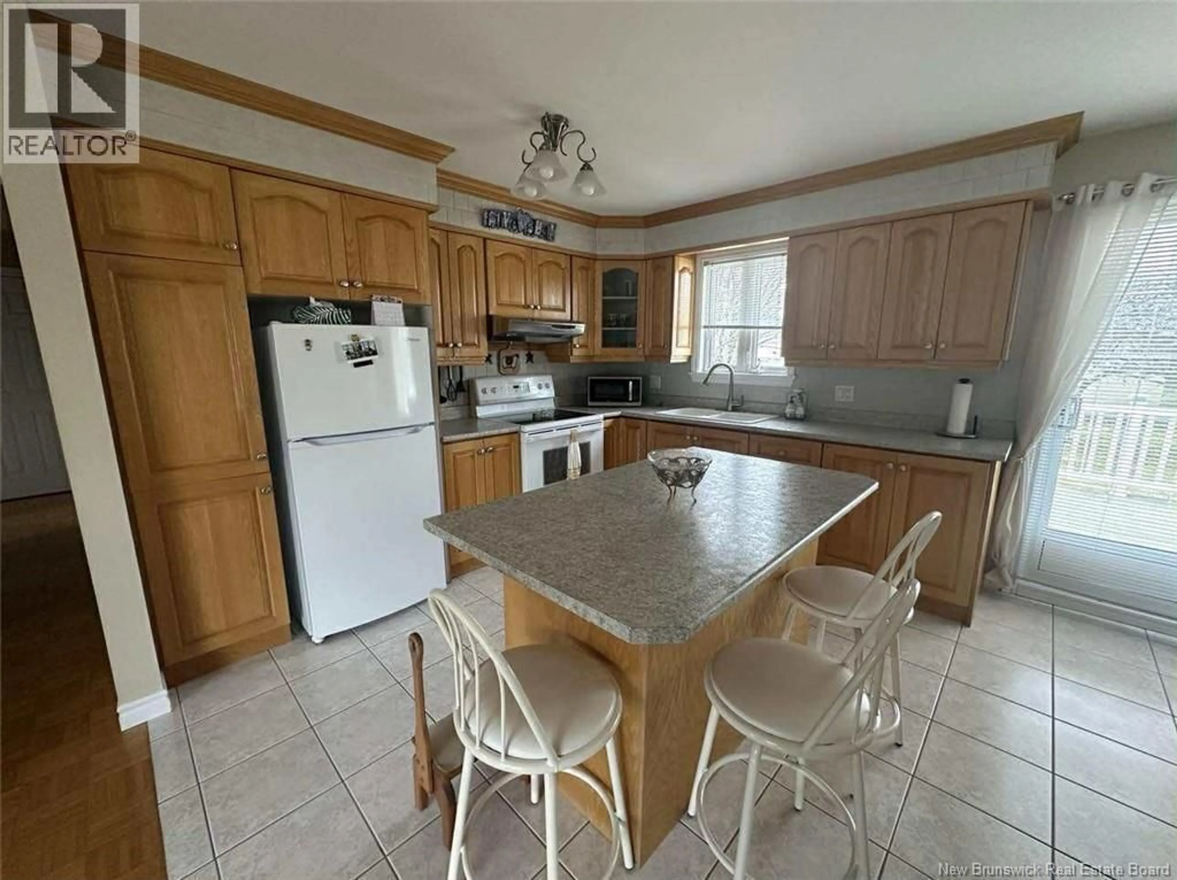 Standard kitchen, ceramic/tile floor for 654 2IEME AVE, Grand-Sault/Grand Falls New Brunswick E3Z1A3