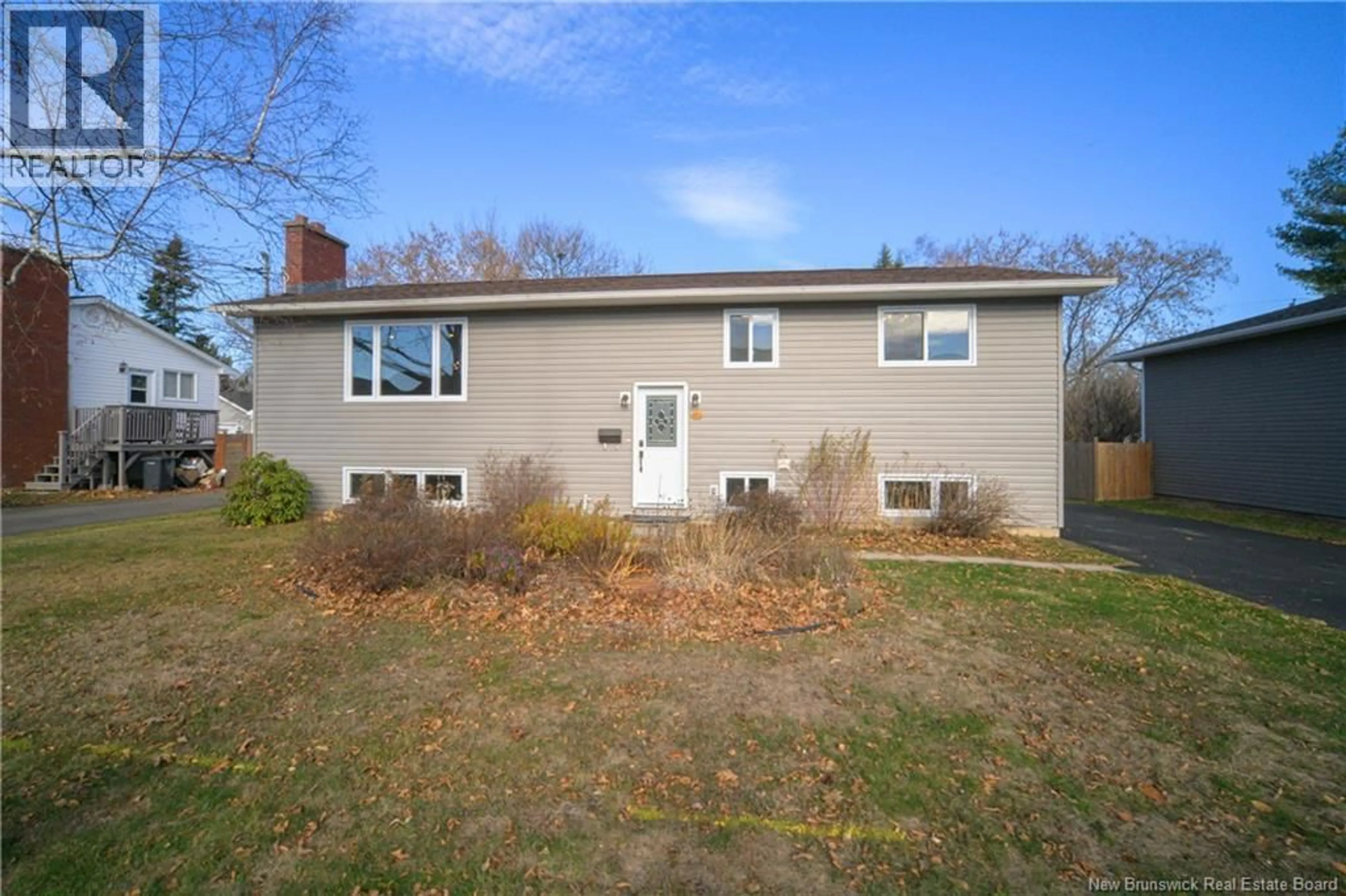 Home with vinyl exterior material, building for 101 SUNSET DRIVE, Fredericton New Brunswick E3A1A2