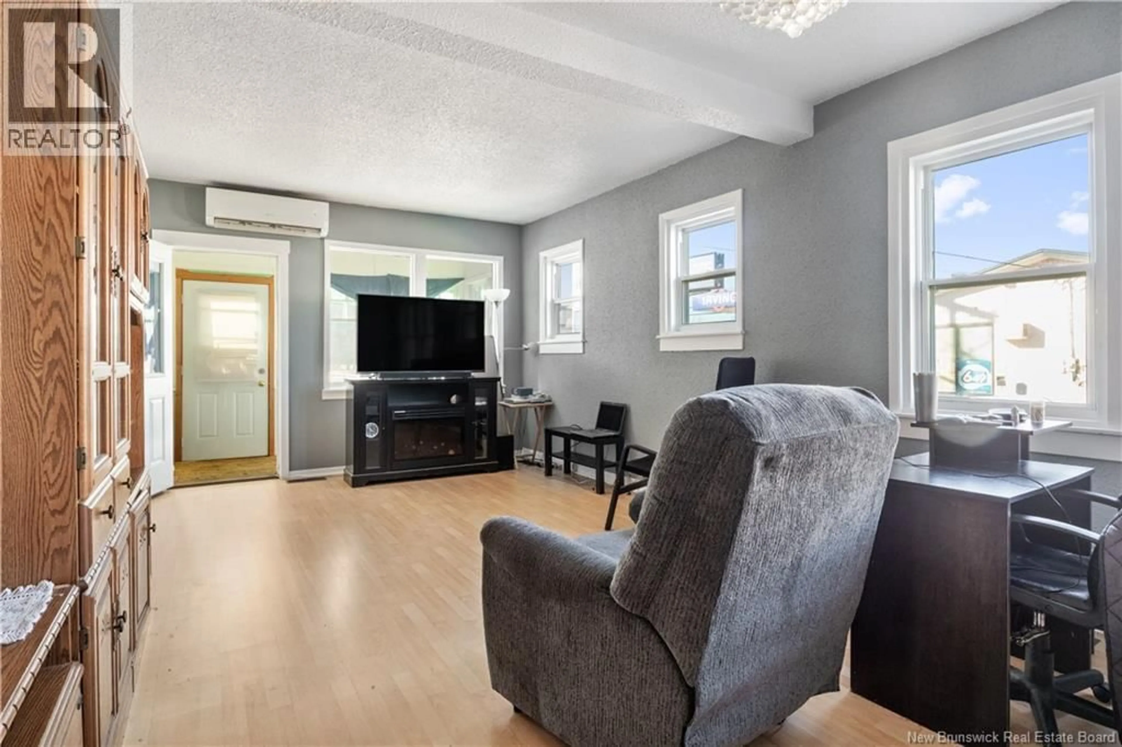 Living room with furniture, unknown for 10491 PRINCIAPLE, Saint-Louis-De-Kent New Brunswick E4X1E6