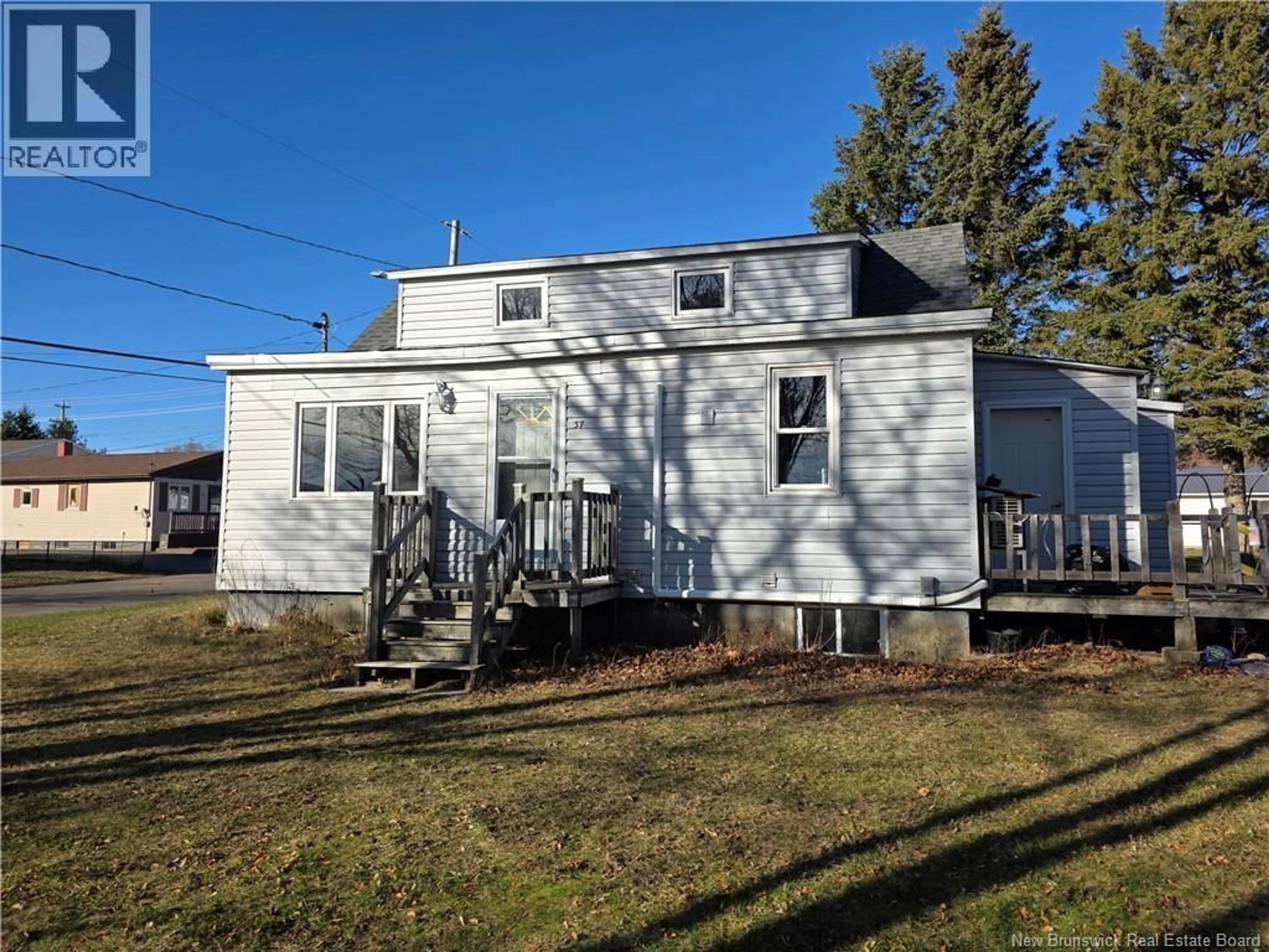 Home with vinyl exterior material, street for 37 RUE ST-JEAN BAPTISTE RUE, Bouctouche New Brunswick E4S3W1