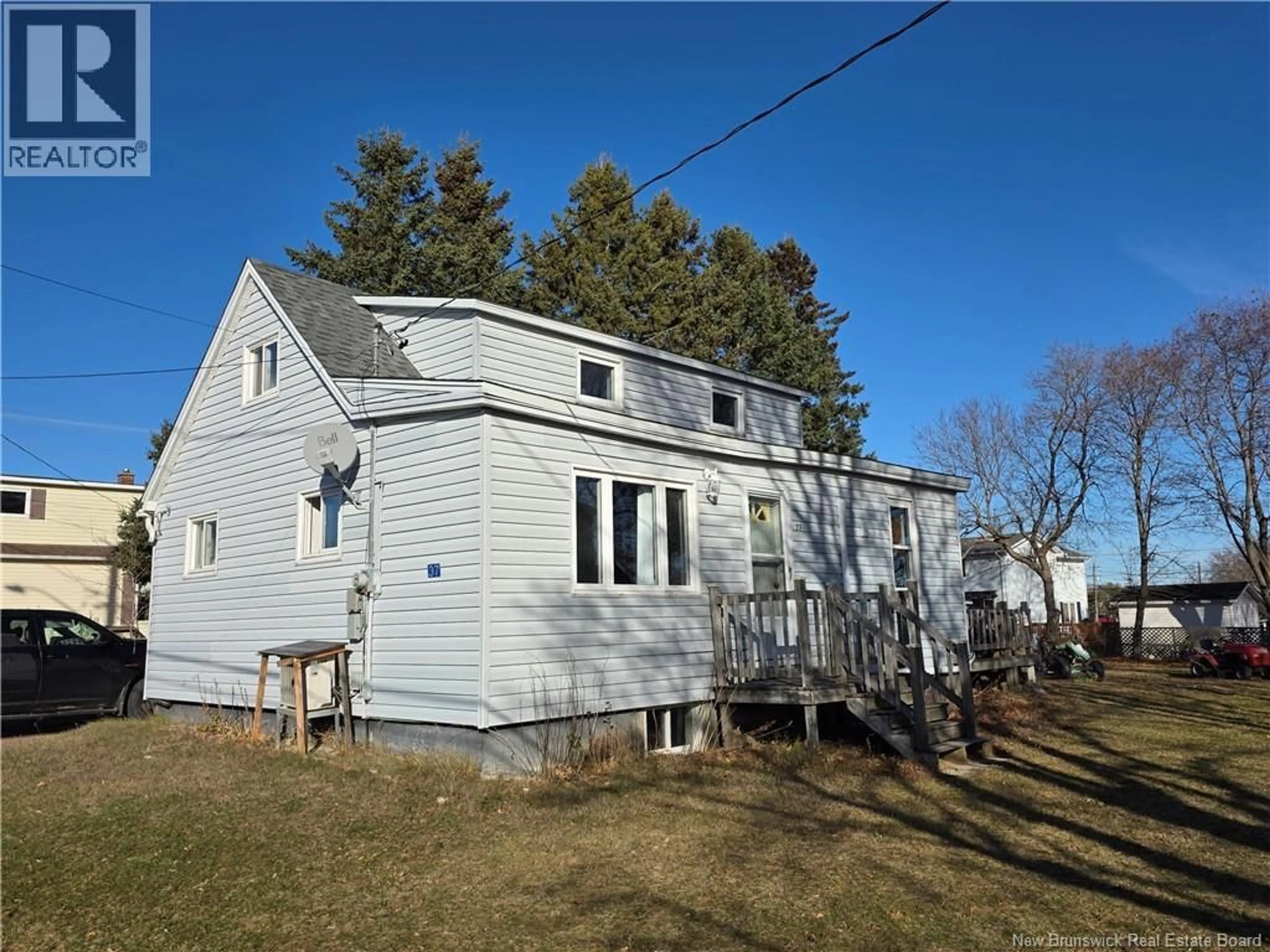 A pic from outside/outdoor area/front of a property/back of a property/a pic from drone, street for 37 RUE ST-JEAN BAPTISTE RUE, Bouctouche New Brunswick E4S3W1