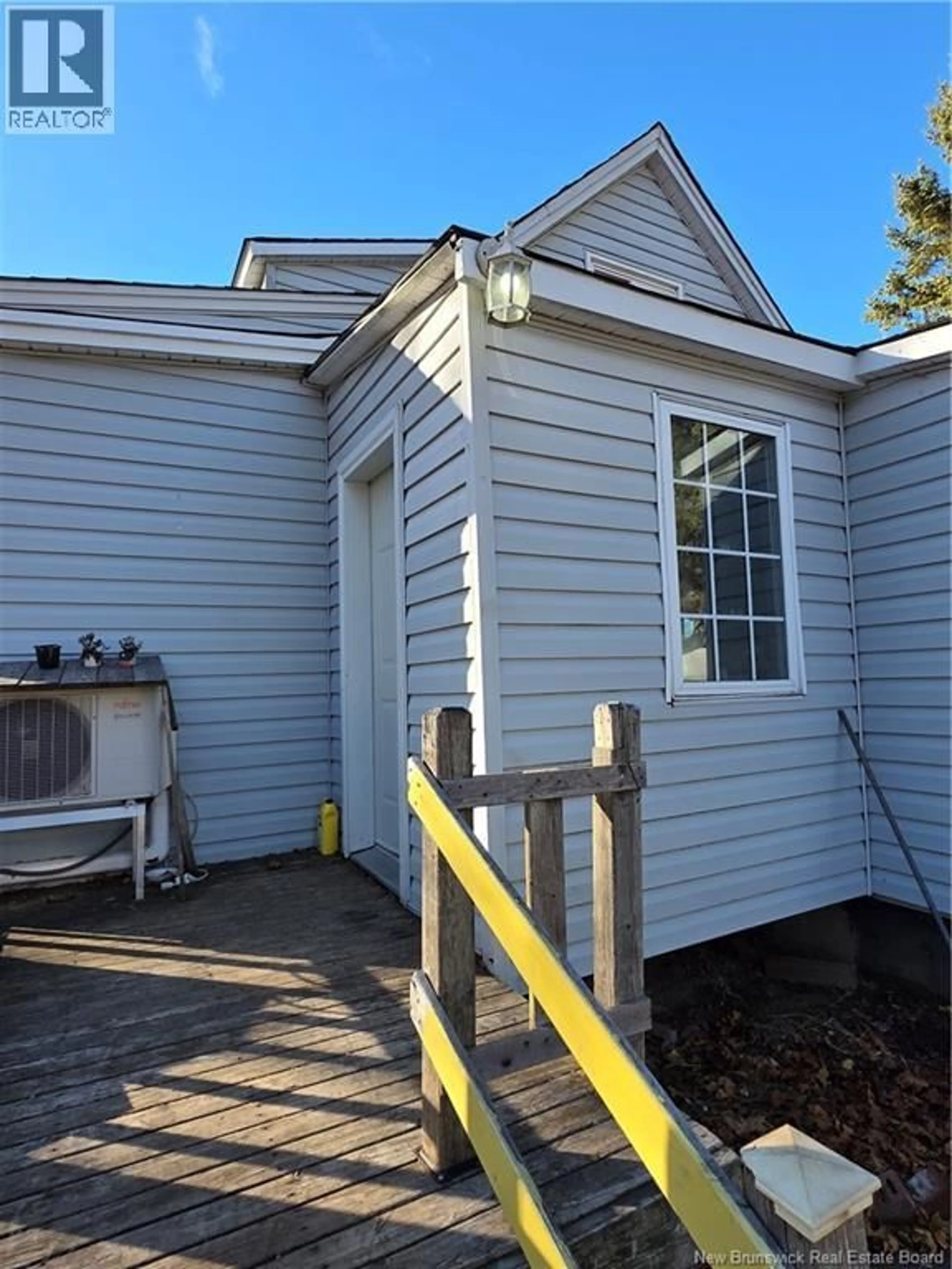 Home with vinyl exterior material, street for 37 RUE ST-JEAN BAPTISTE RUE, Bouctouche New Brunswick E4S3W1